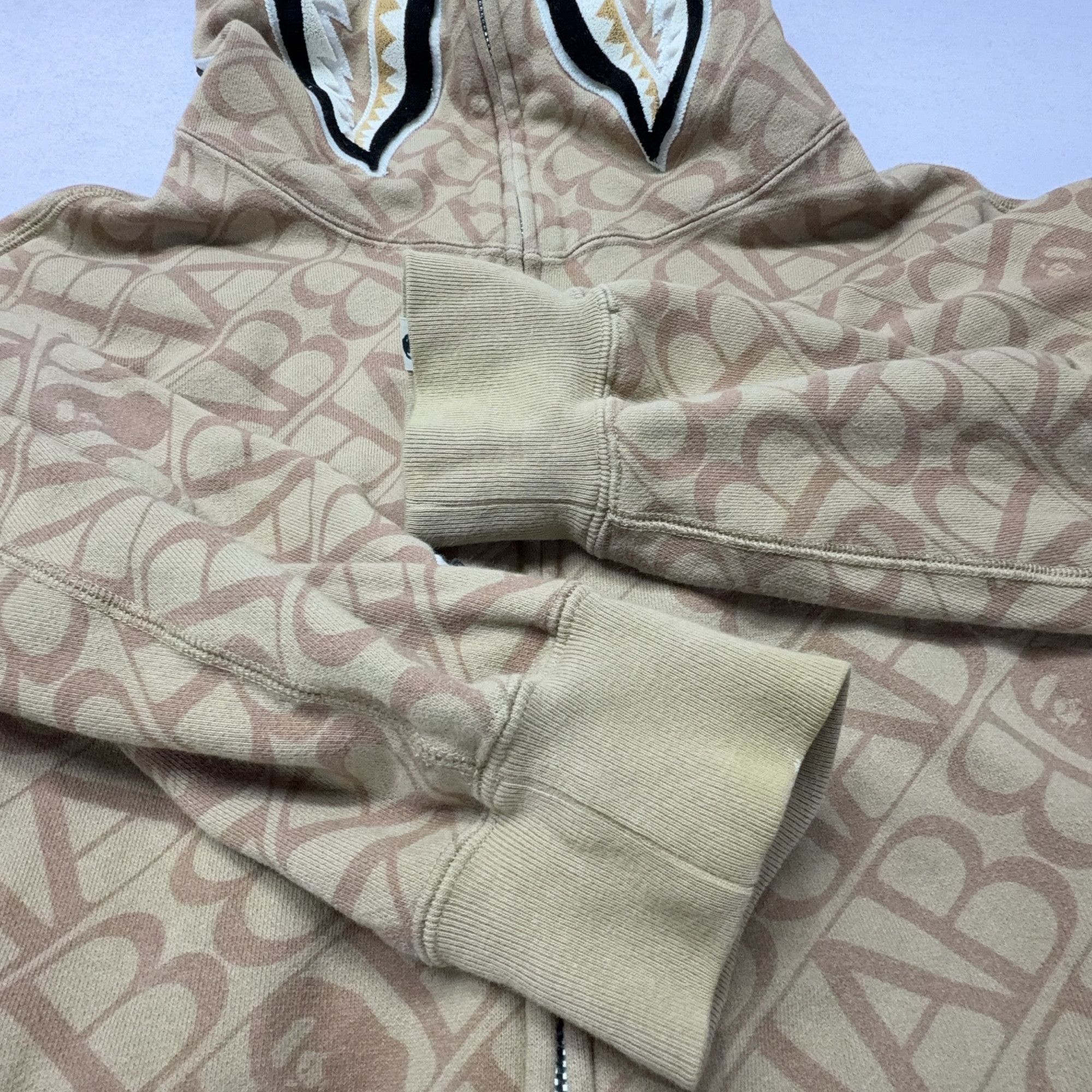 Bape A Bathing Ape Logo Shark Hoodie Size L Size US L / EU 52-54 / 3 - 8 Thumbnail