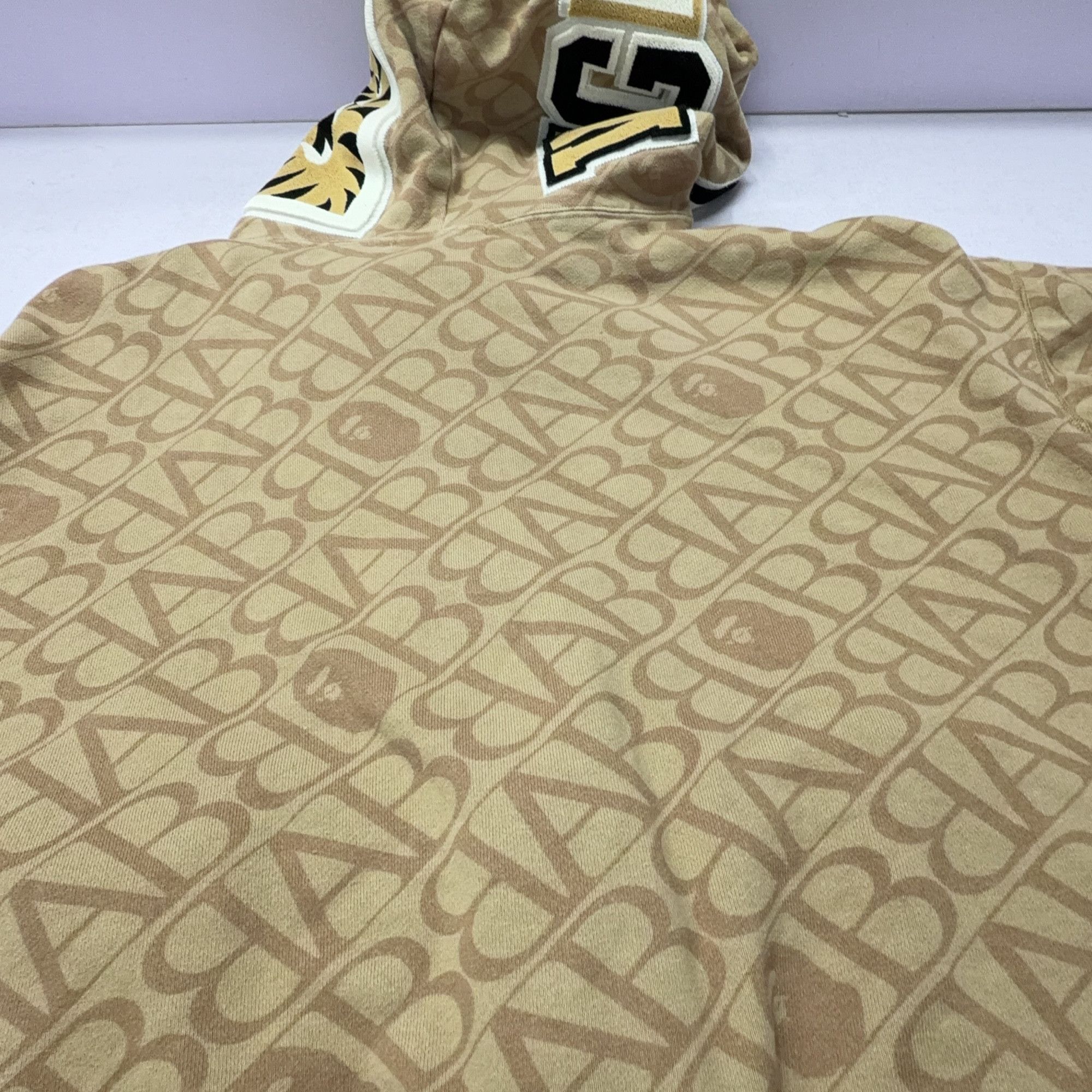 Bape A Bathing Ape Logo Shark Hoodie Size L Size US L / EU 52-54 / 3 - 13 Thumbnail