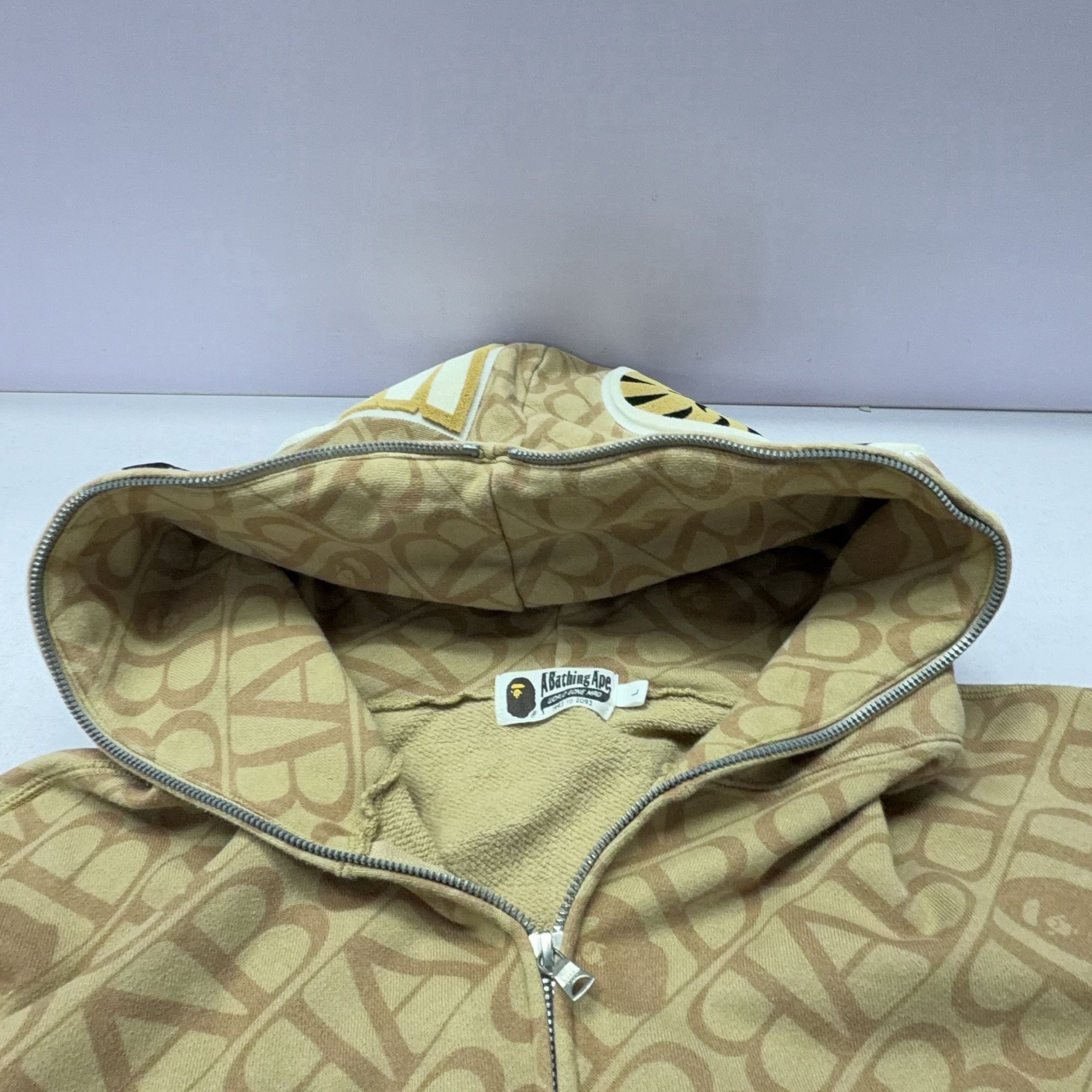 Bape A Bathing Ape Logo Shark Hoodie Size L Size US L / EU 52-54 / 3 - 10 Thumbnail