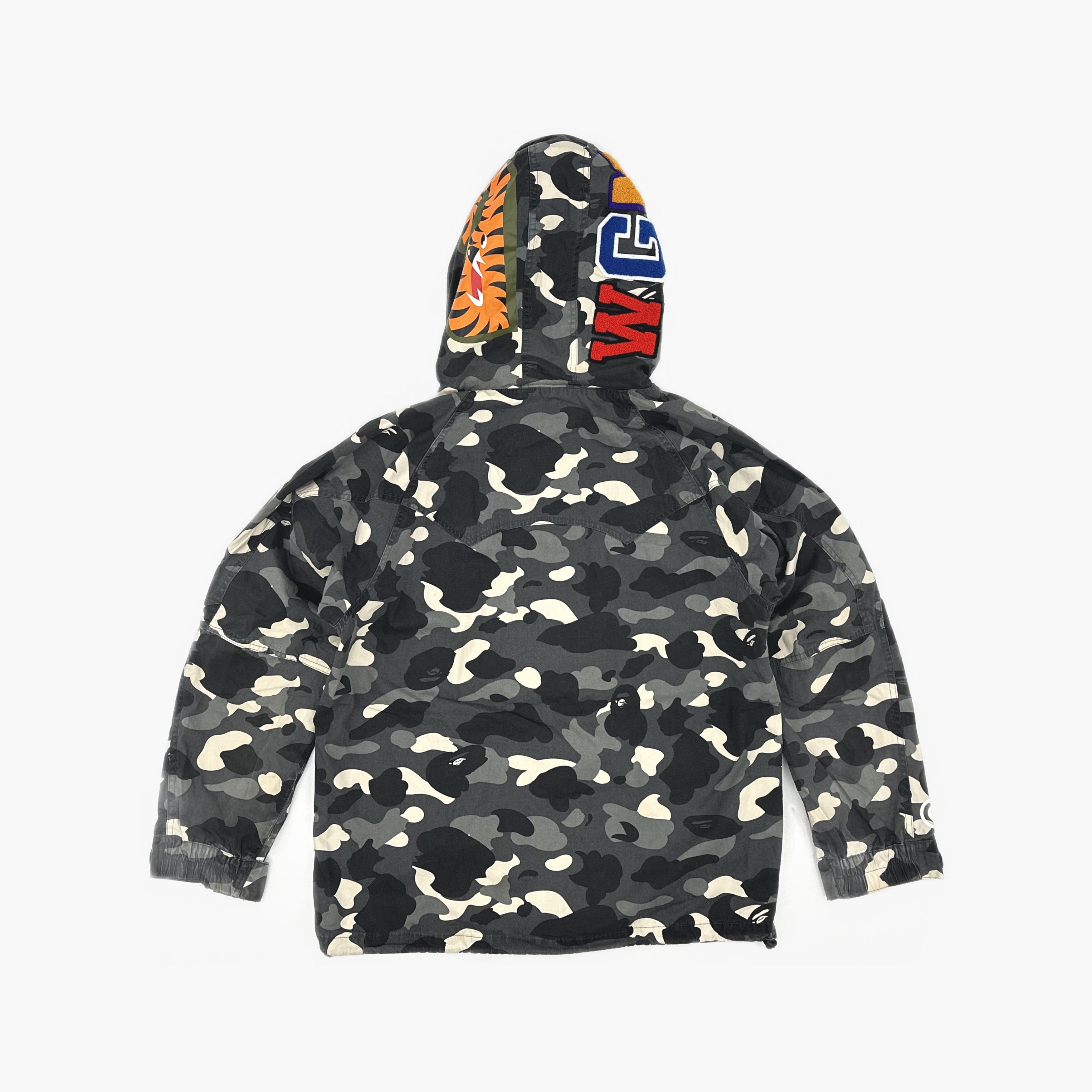 Bape A Bathing Ape Camo Shark Hoodie Size XL Size US XL / EU 56 / 4 - 2 Thumbnail