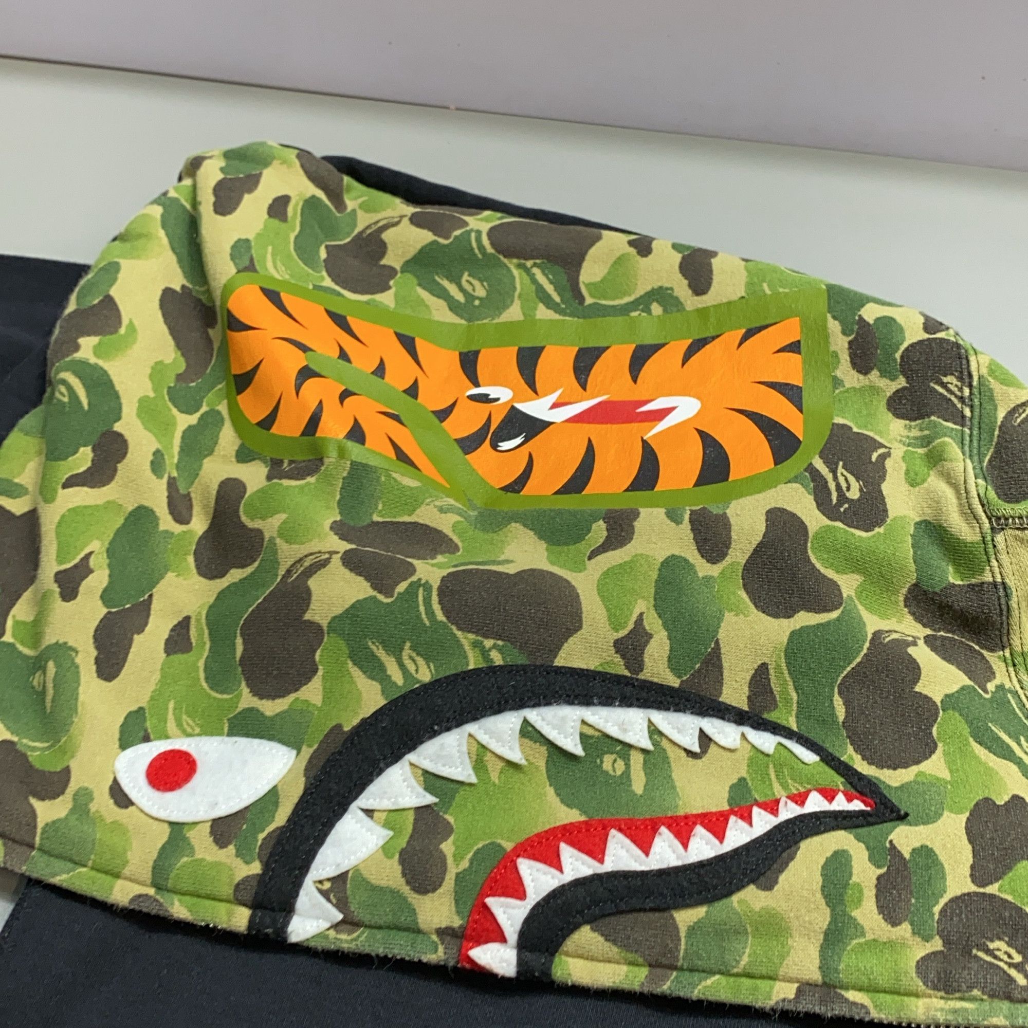 Bape A BATHING APE Split Camo Shark Hoodie Size XXL Size US XXL / EU 58 / 5 - 16 Thumbnail