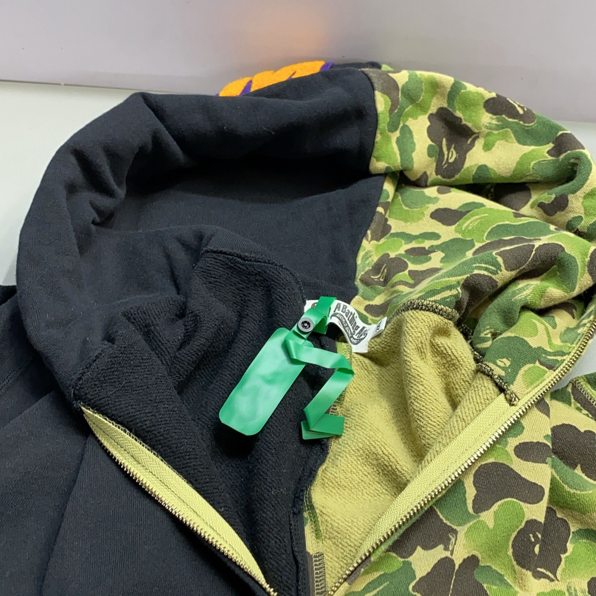 Bape A BATHING APE Split Camo Shark Hoodie Size XXL Size US XXL / EU 58 / 5 - 17 Thumbnail