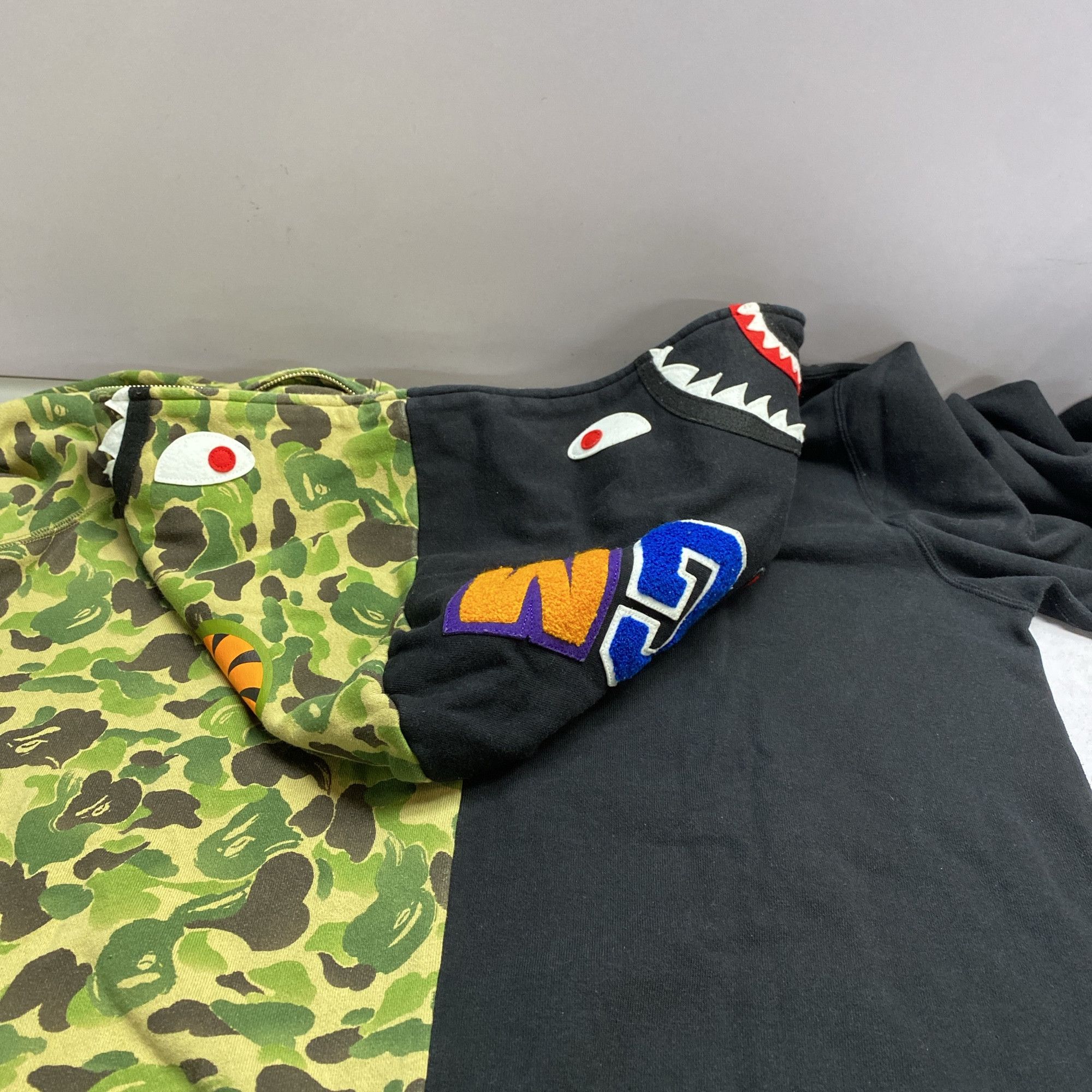 Bape A BATHING APE Split Camo Shark Hoodie Size XXL Size US XXL / EU 58 / 5 - 9 Thumbnail