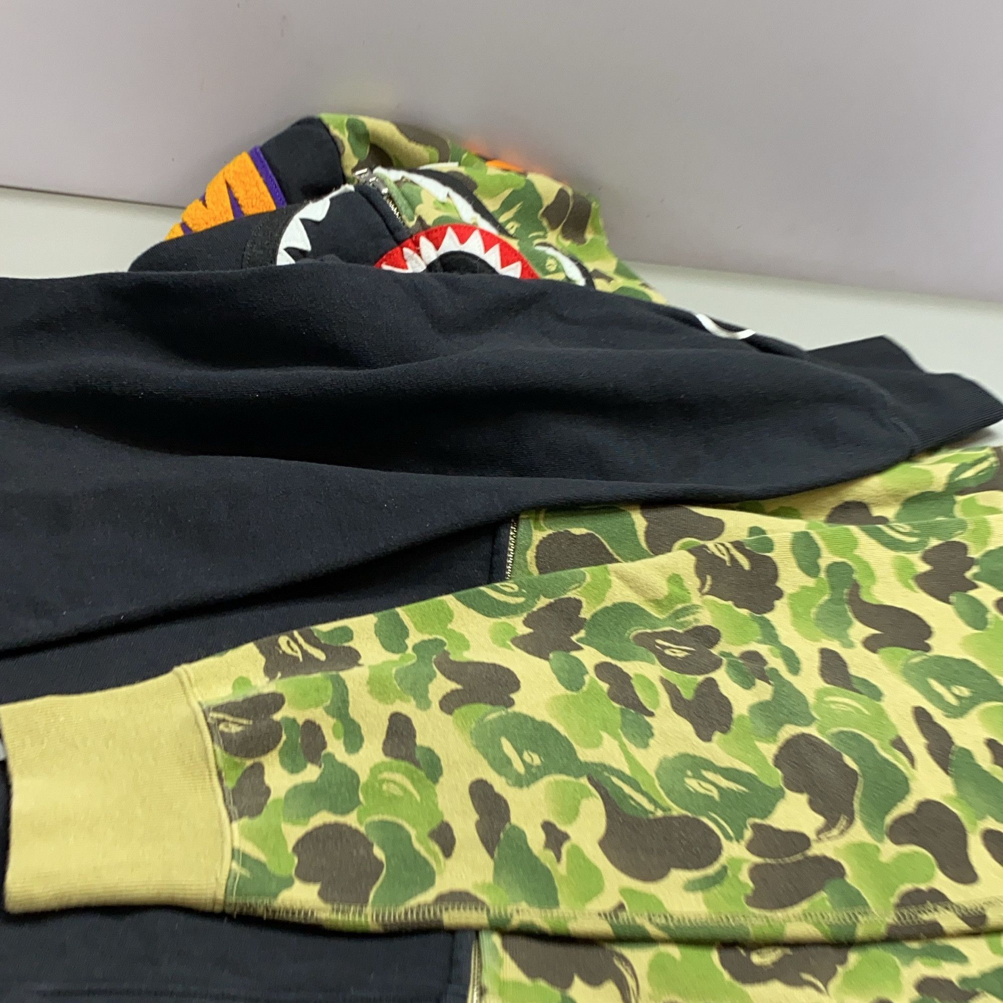 Bape A BATHING APE Split Camo Shark Hoodie Size XXL Size US XXL / EU 58 / 5 - 19 Thumbnail