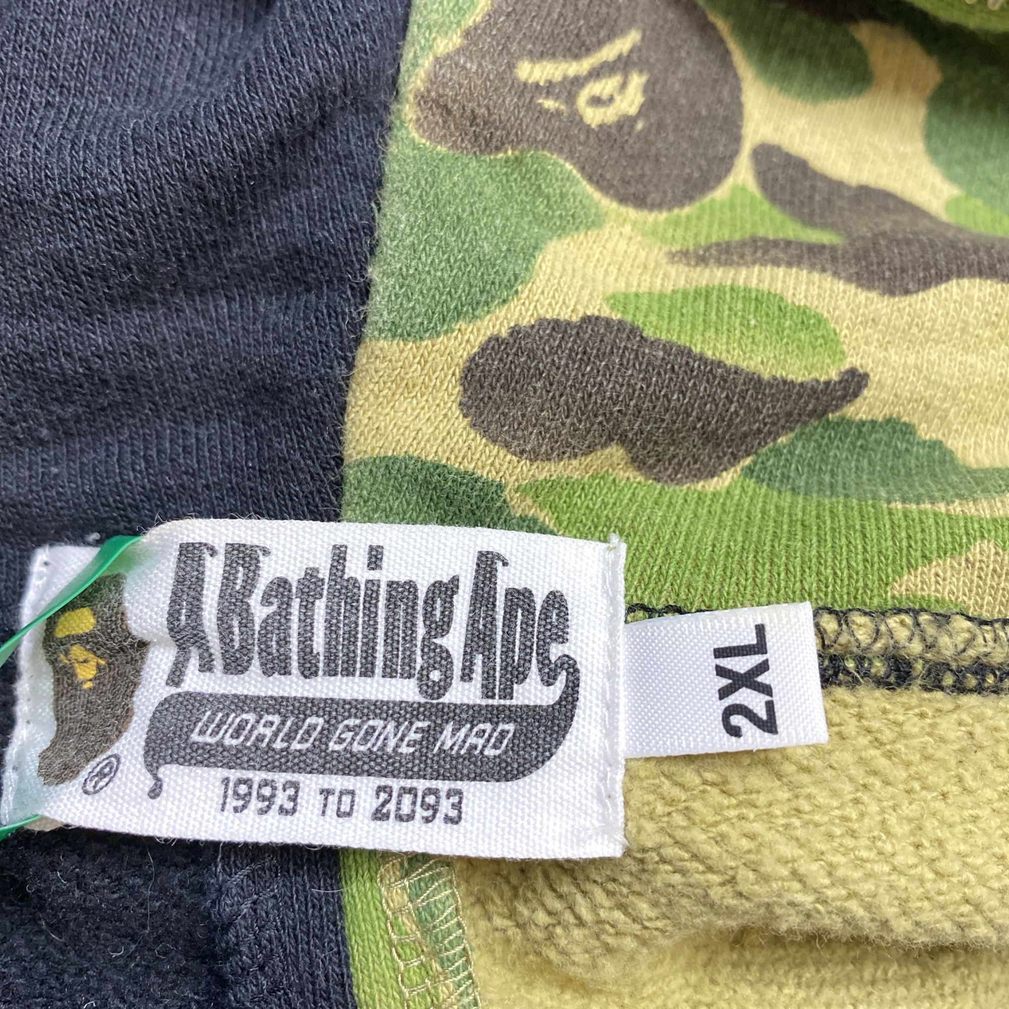 Bape A BATHING APE Split Camo Shark Hoodie Size XXL Size US XXL / EU 58 / 5 - 10 Thumbnail