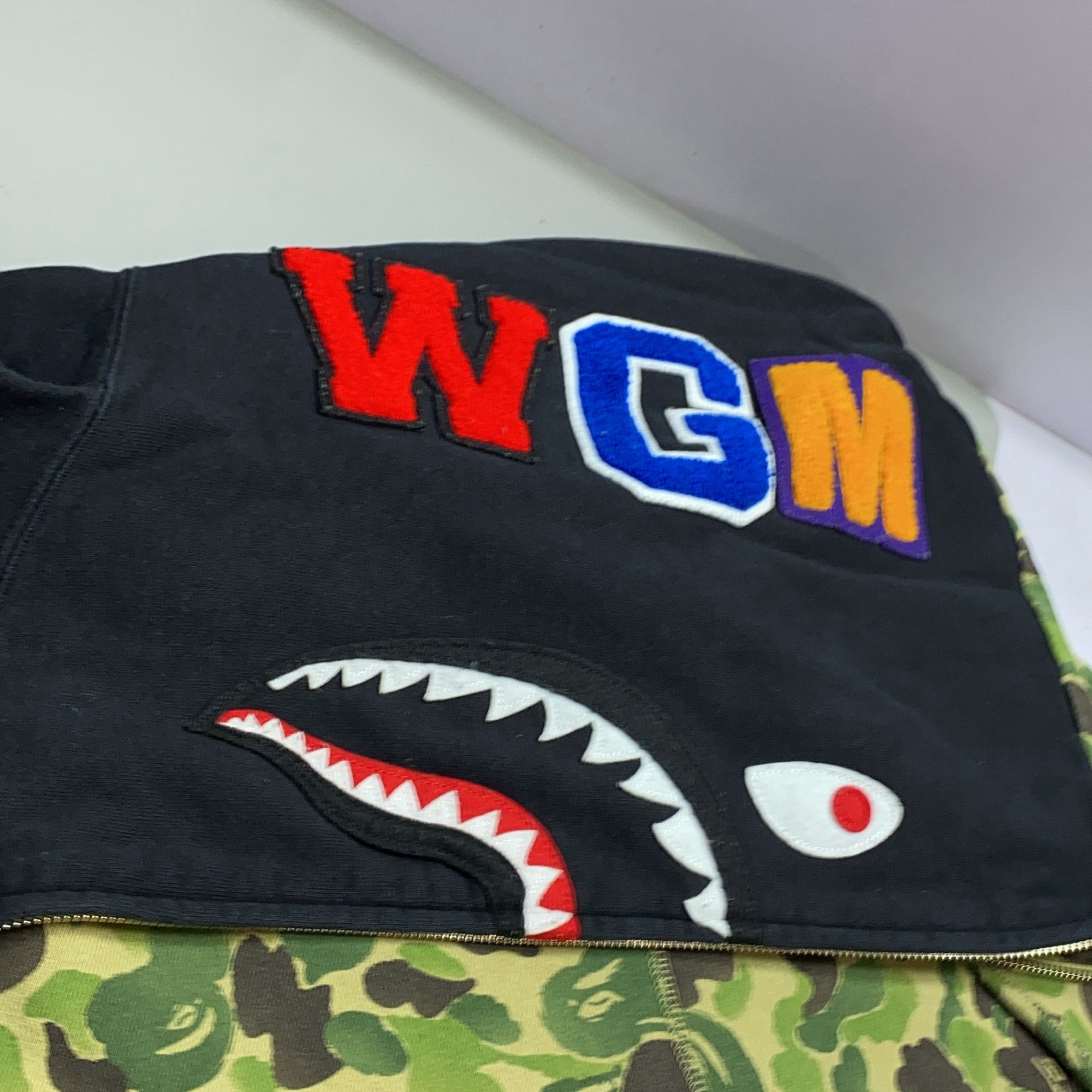 Bape A BATHING APE Split Camo Shark Hoodie Size XXL Size US XXL / EU 58 / 5 - 15 Thumbnail