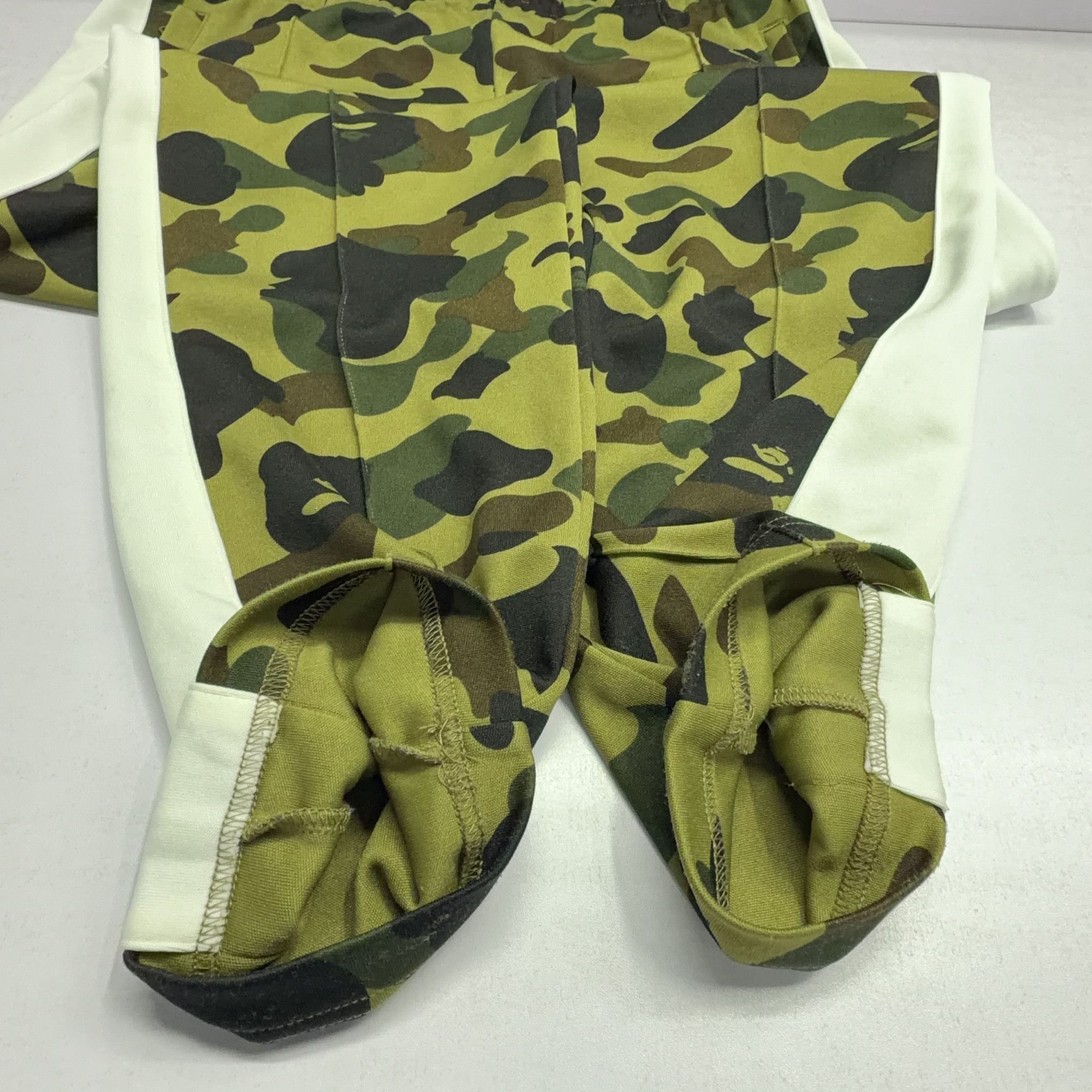 Bape A BATHING APE Camo Sweatpants Size XL Size US 36 / EU 52 - 11 Thumbnail