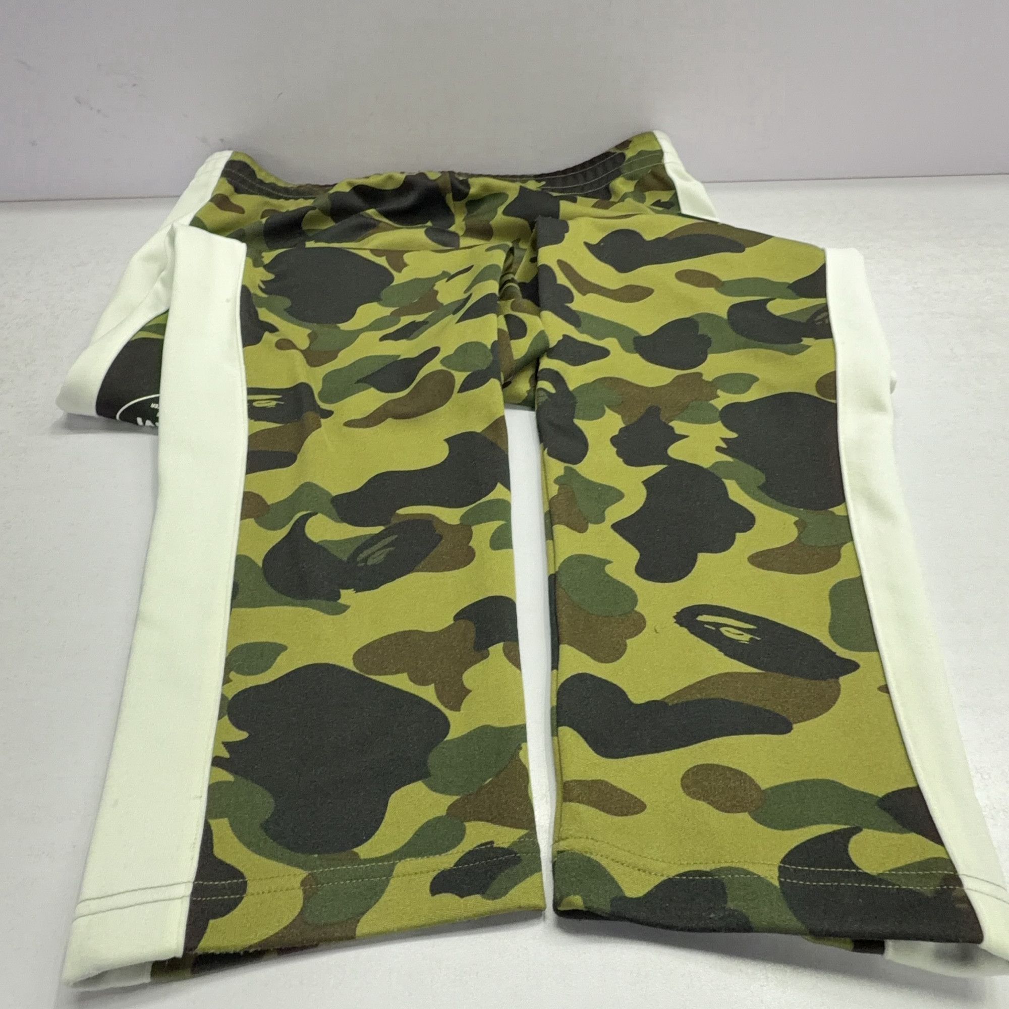 Bape A BATHING APE Camo Sweatpants Size XL Size US 36 / EU 52 - 13 Thumbnail