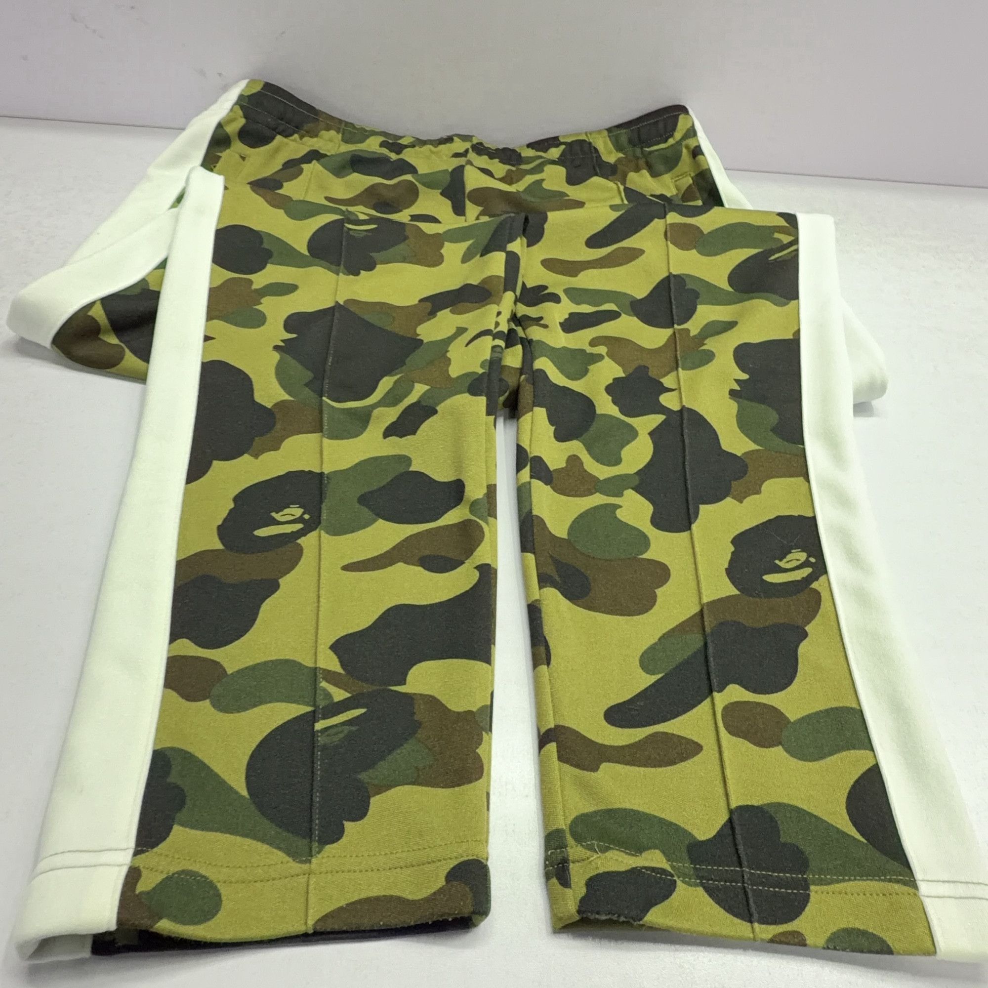 Bape A BATHING APE Camo Sweatpants Size XL Size US 36 / EU 52 - 10 Thumbnail