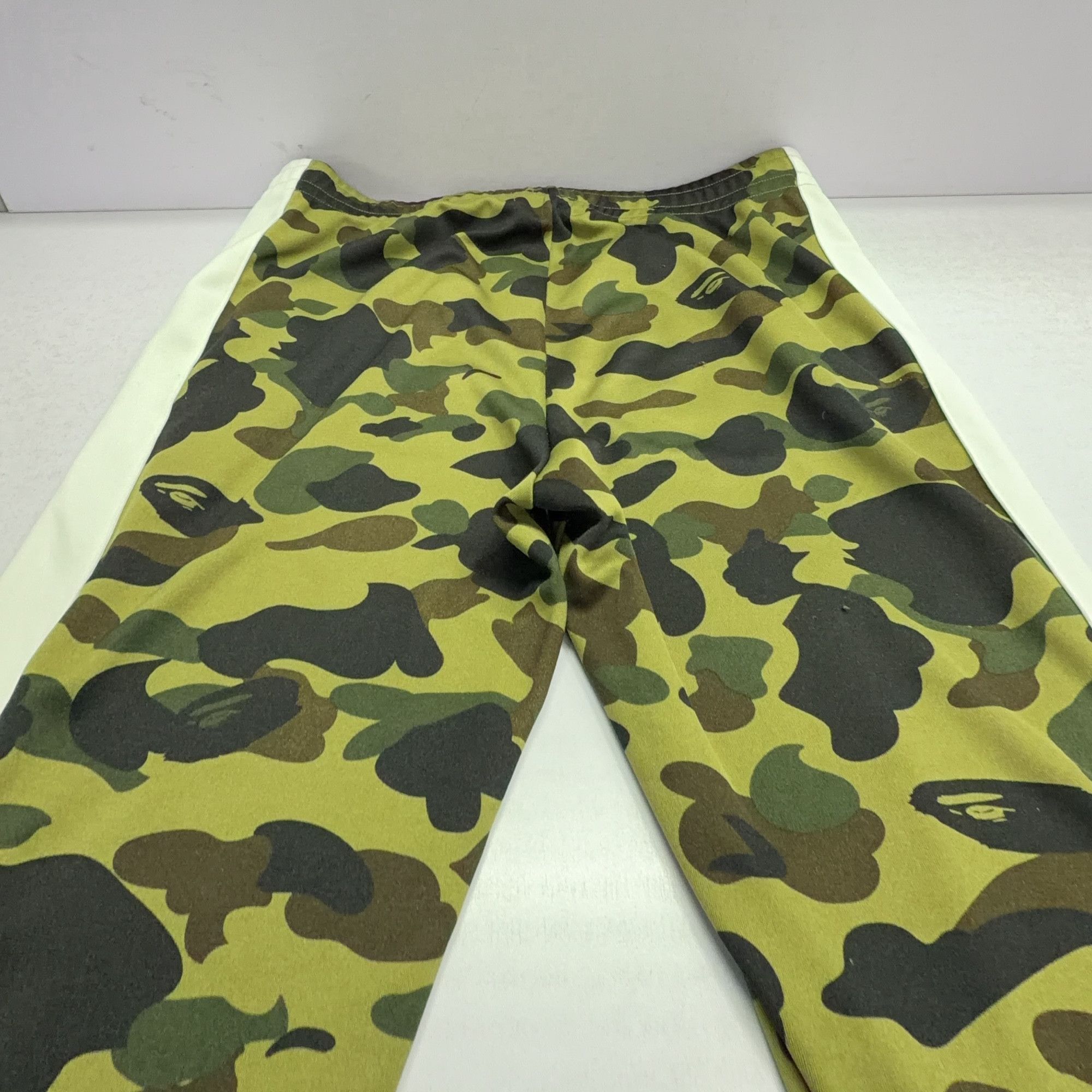Bape A BATHING APE Camo Sweatpants Size XL Size US 36 / EU 52 - 12 Thumbnail