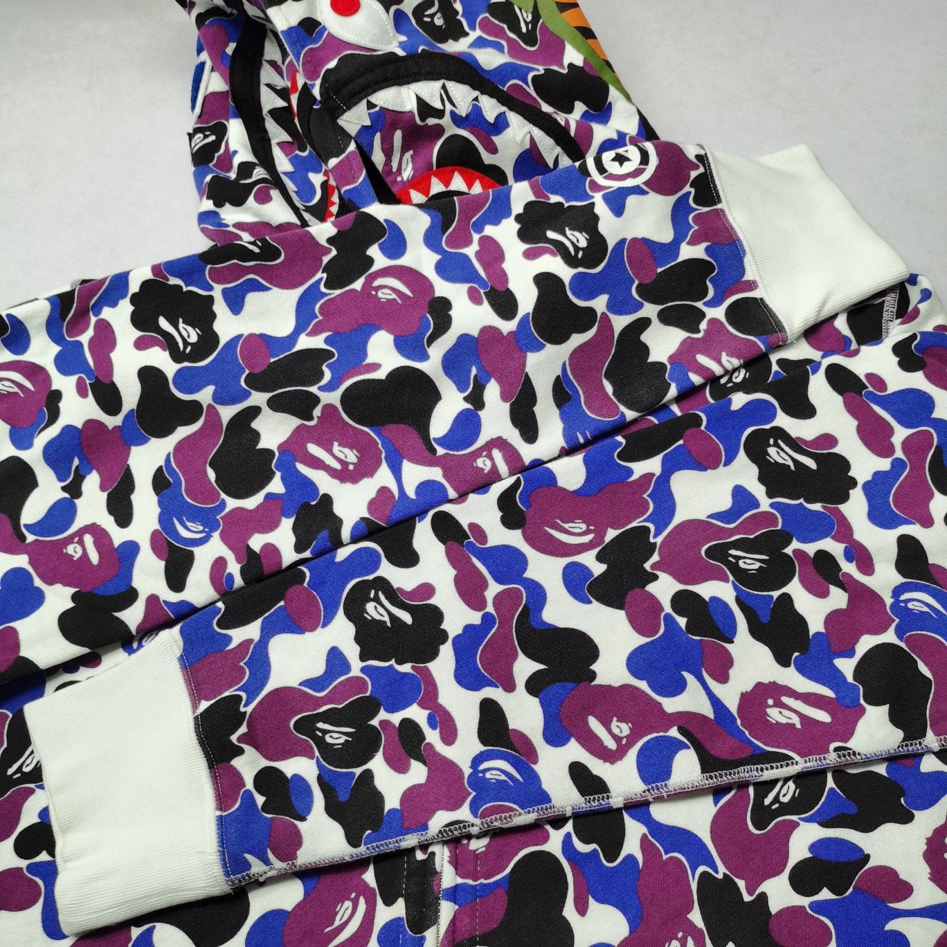 Bape A Bathing Ape HKG Camo Shark Hoodie XL Size US XL / EU 56 / 4 - 10 Thumbnail