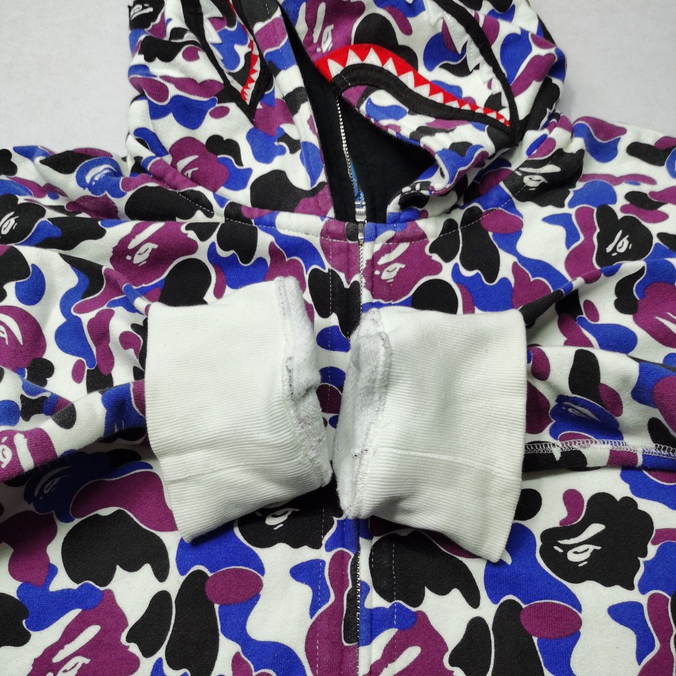 Bape A Bathing Ape HKG Camo Shark Hoodie XL Size US XL / EU 56 / 4 - 11 Thumbnail