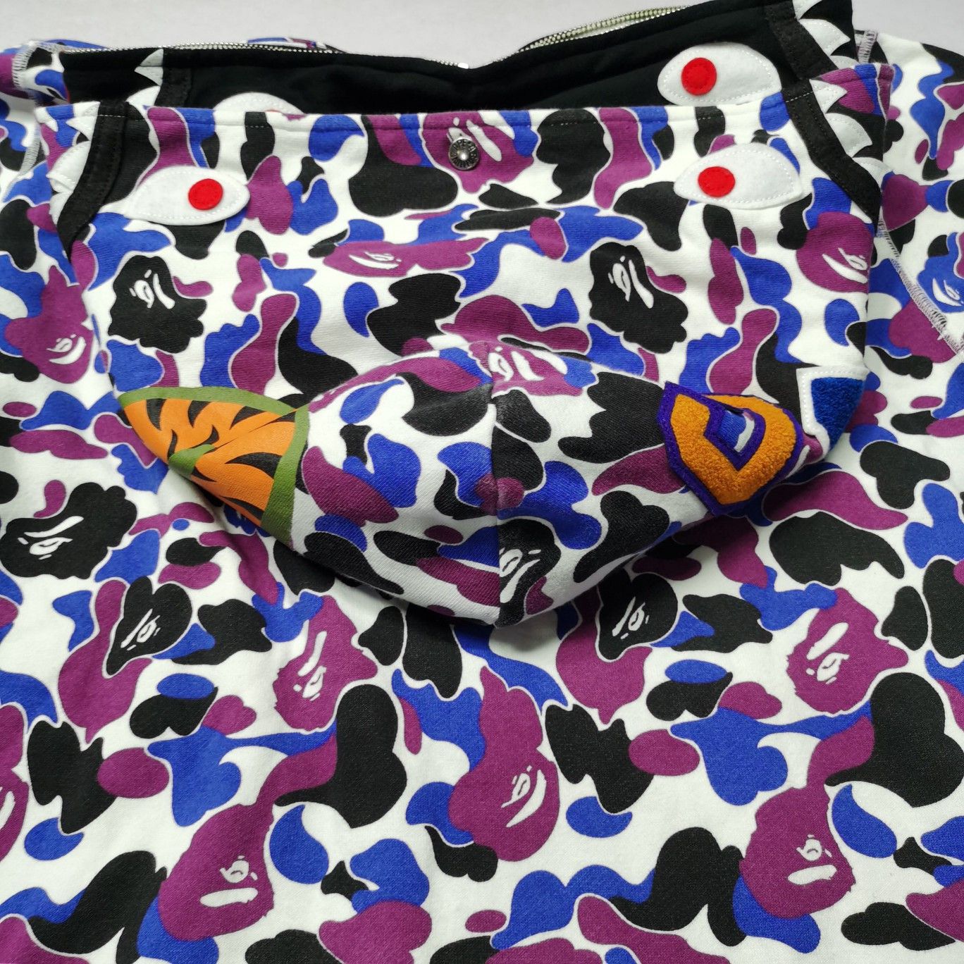 Bape A Bathing Ape HKG Camo Shark Hoodie XL Size US XL / EU 56 / 4 - 6 Thumbnail