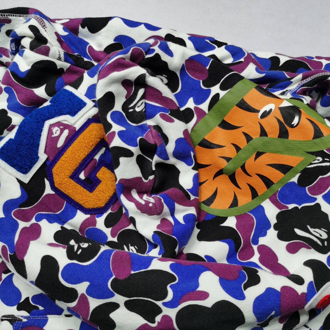 Bape A Bathing Ape HKG Camo Shark Hoodie XL Size US XL / EU 56 / 4 - 7 Thumbnail