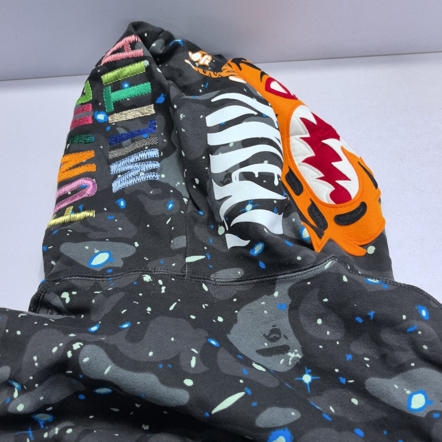 Bape A BATHING APE Tiger Camo Hoodie Size XL Size US XL / EU 56 / 4 - 7 Thumbnail