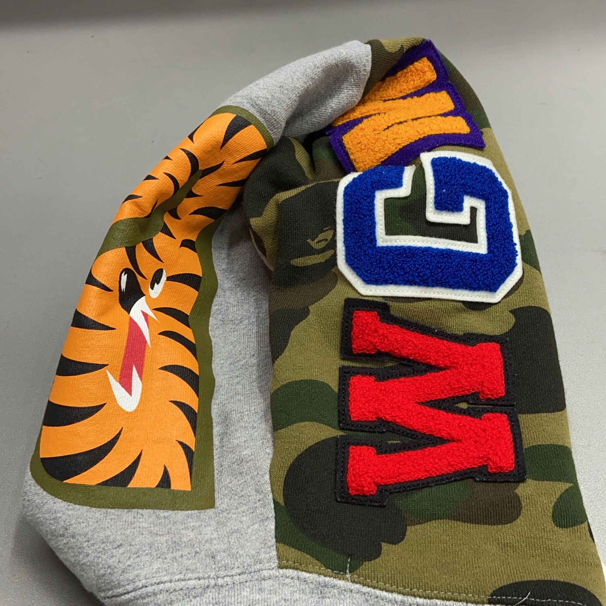 Bape A Bathing Ape Shark Tiger Camo Hoodie Size S Size US S / EU 44-46 / 1 - 7 Thumbnail