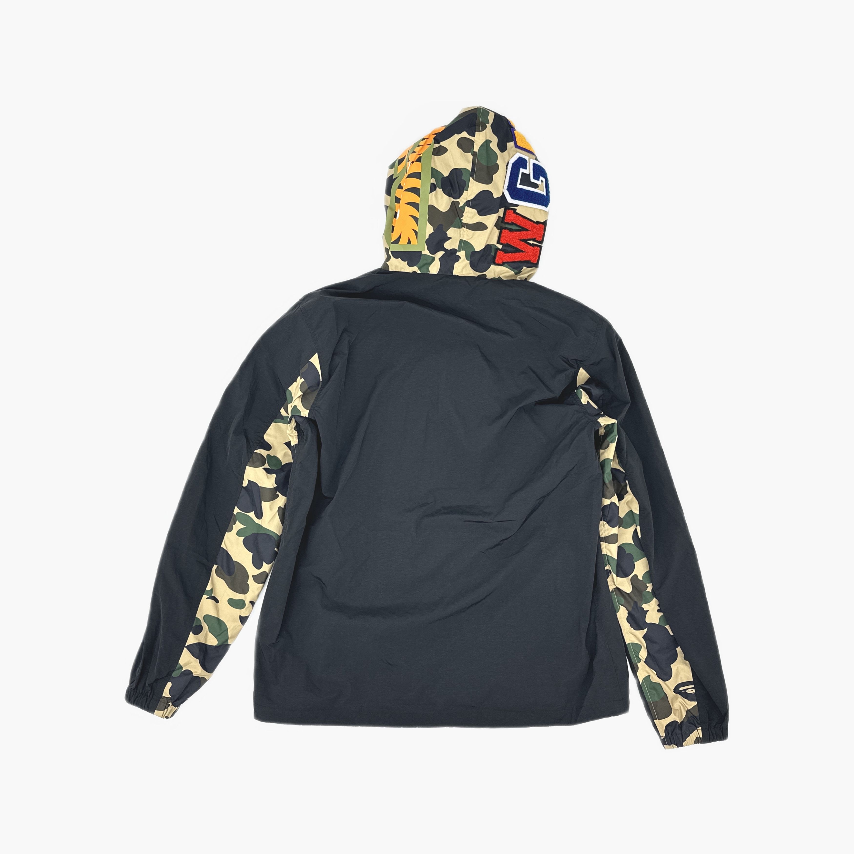 Bape A Bathing Ape Shark Camo Light Jacket Size L Size US L / EU 52-54 / 3 - 2 Thumbnail