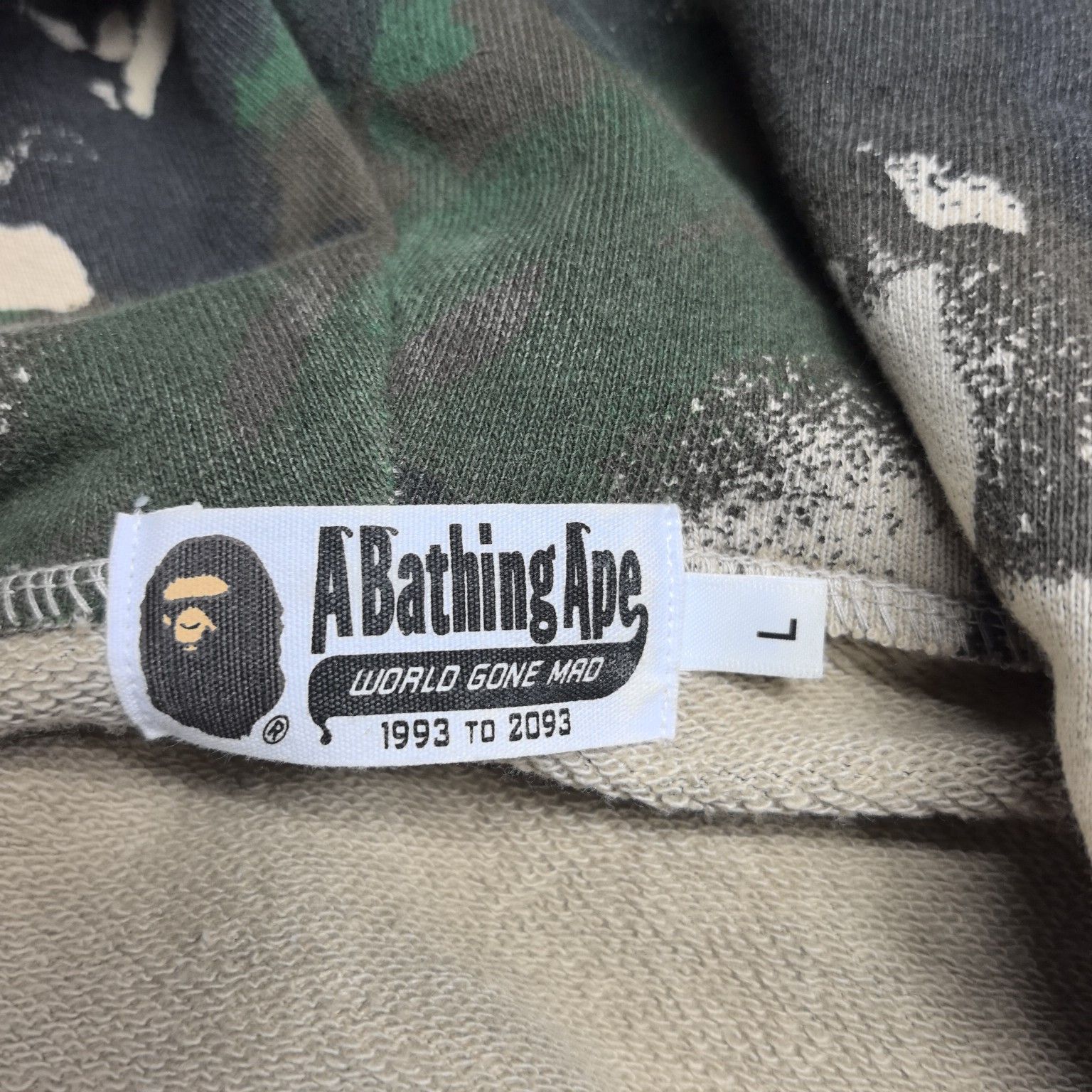Bape A Bathing Ape Camo Shark Hoodie Size L Size US L / EU 52-54 / 3 - 3 Thumbnail