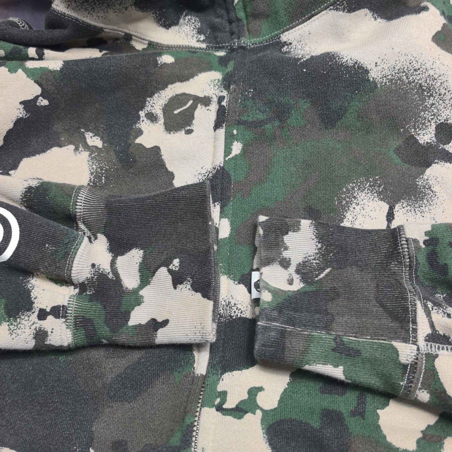 Bape A Bathing Ape Camo Shark Hoodie Size L Size US L / EU 52-54 / 3 - 11 Thumbnail