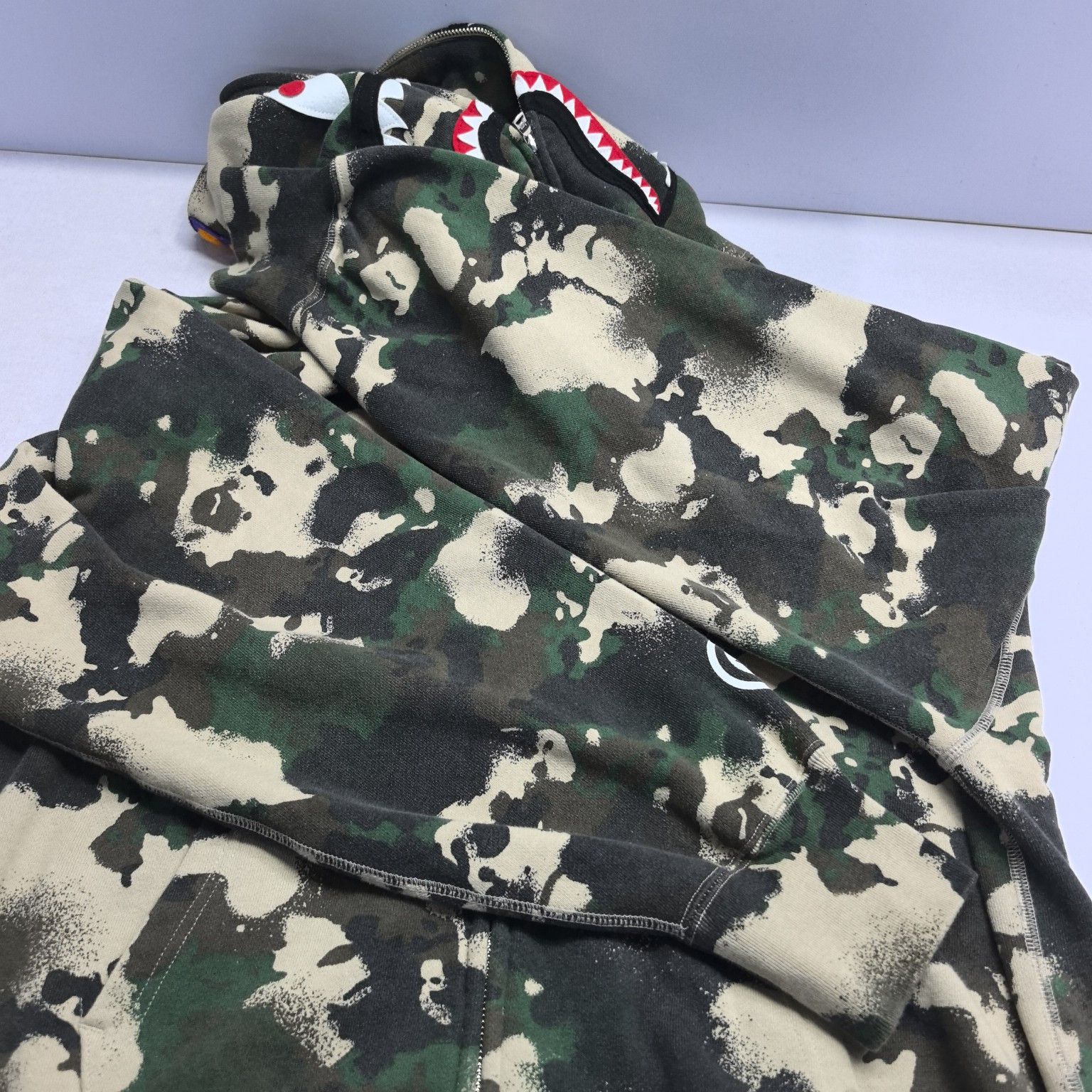 Bape A Bathing Ape Camo Shark Hoodie Size L Size US L / EU 52-54 / 3 - 12 Thumbnail