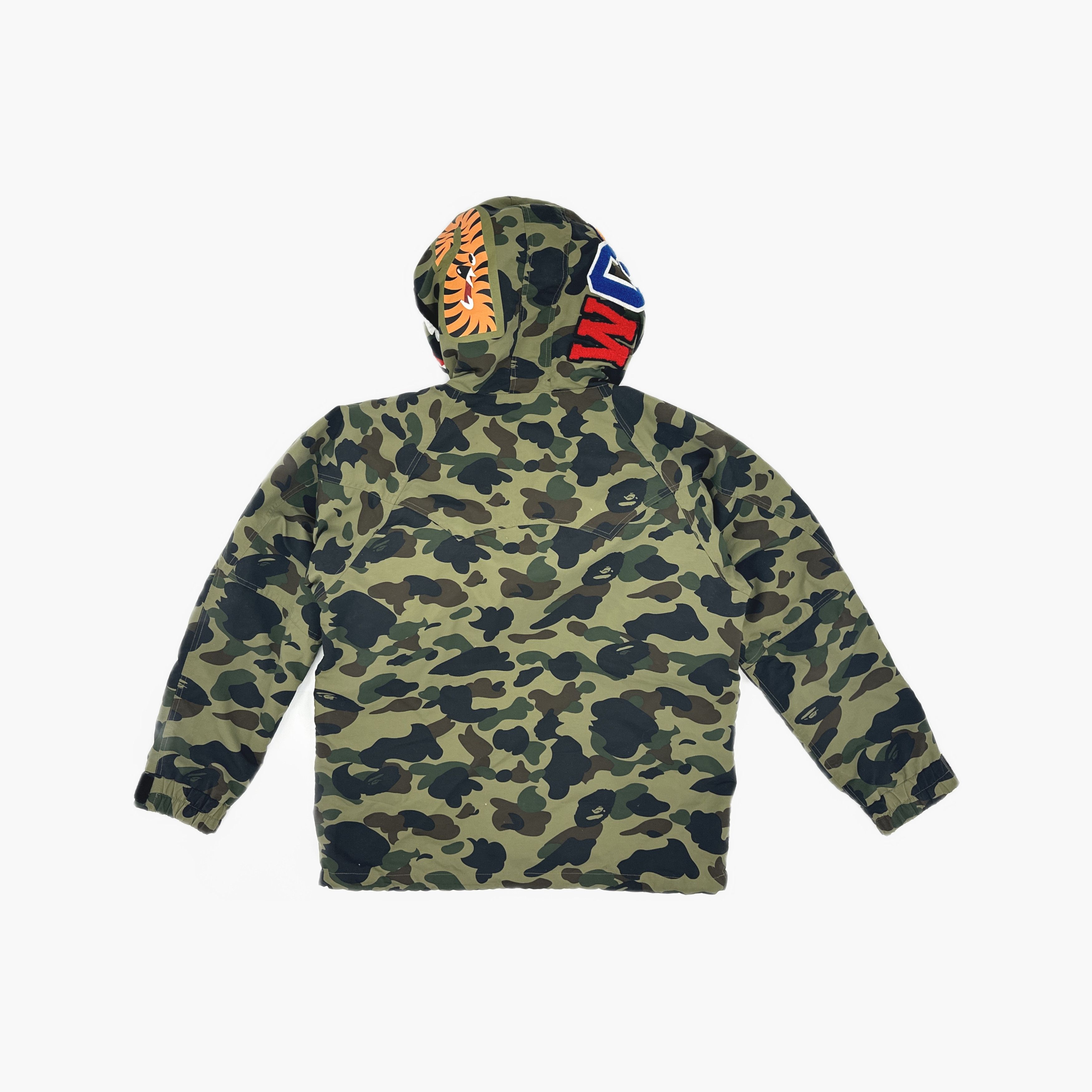 Bape A Bathing Ape Shark Camo Light Jacket Size XL Size US XL / EU 56 / 4 - 2 Thumbnail
