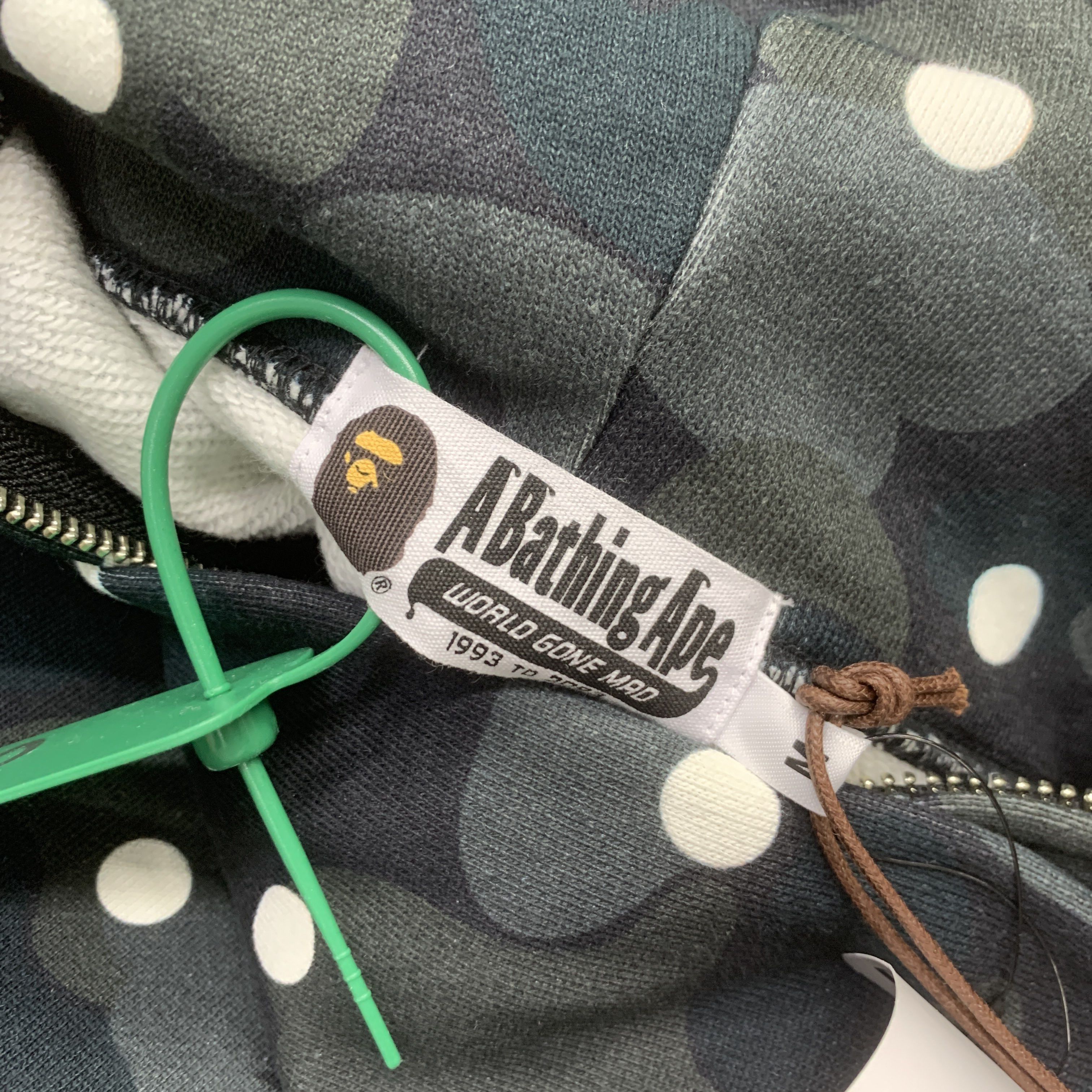 Bape A Bathing Ape Polka Dot Shark Zip-up Hoodie Size M Size US M / EU 48-50 / 2 - 2 Thumbnail