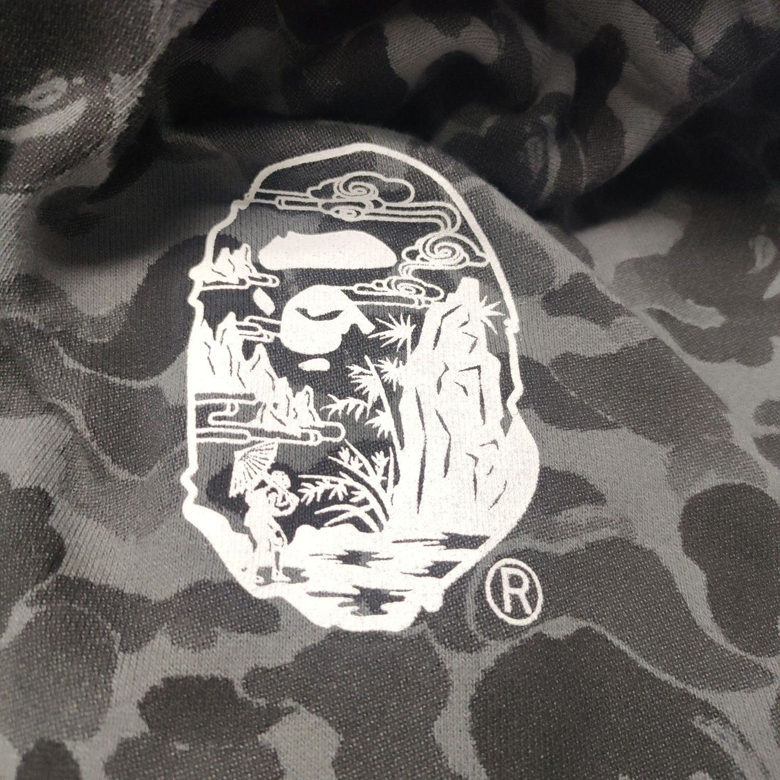 Bape A Bathing Ape Camo Shark Hoodie Size XXL Size US XXL / EU 58 / 5 - 4 Thumbnail
