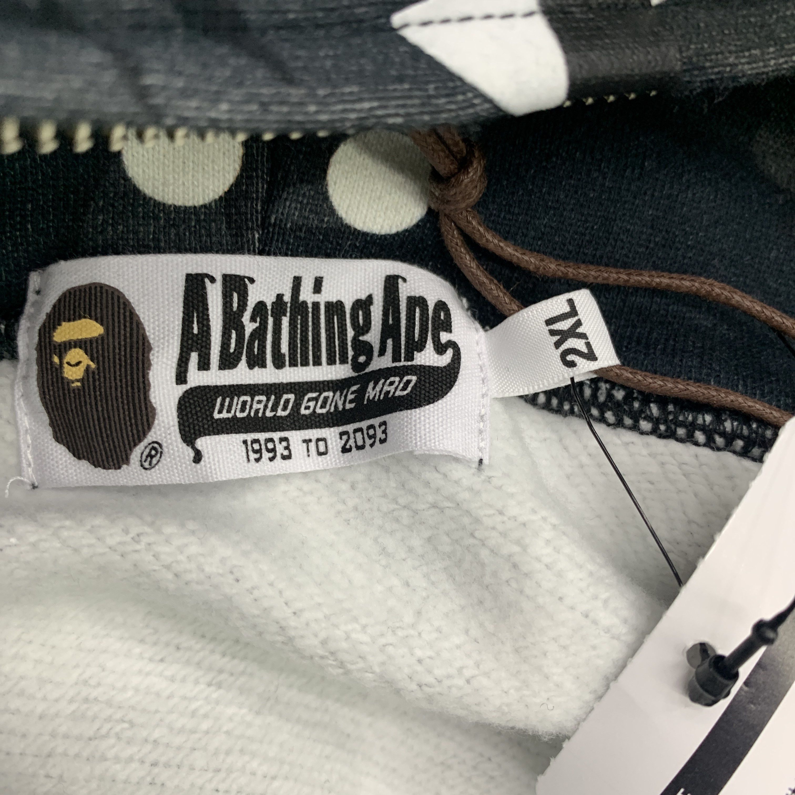 Bape A Bathing Ape Polka Dot Shark Hoodie Size XXL Size US XXL / EU 58 / 5 - 2 Thumbnail