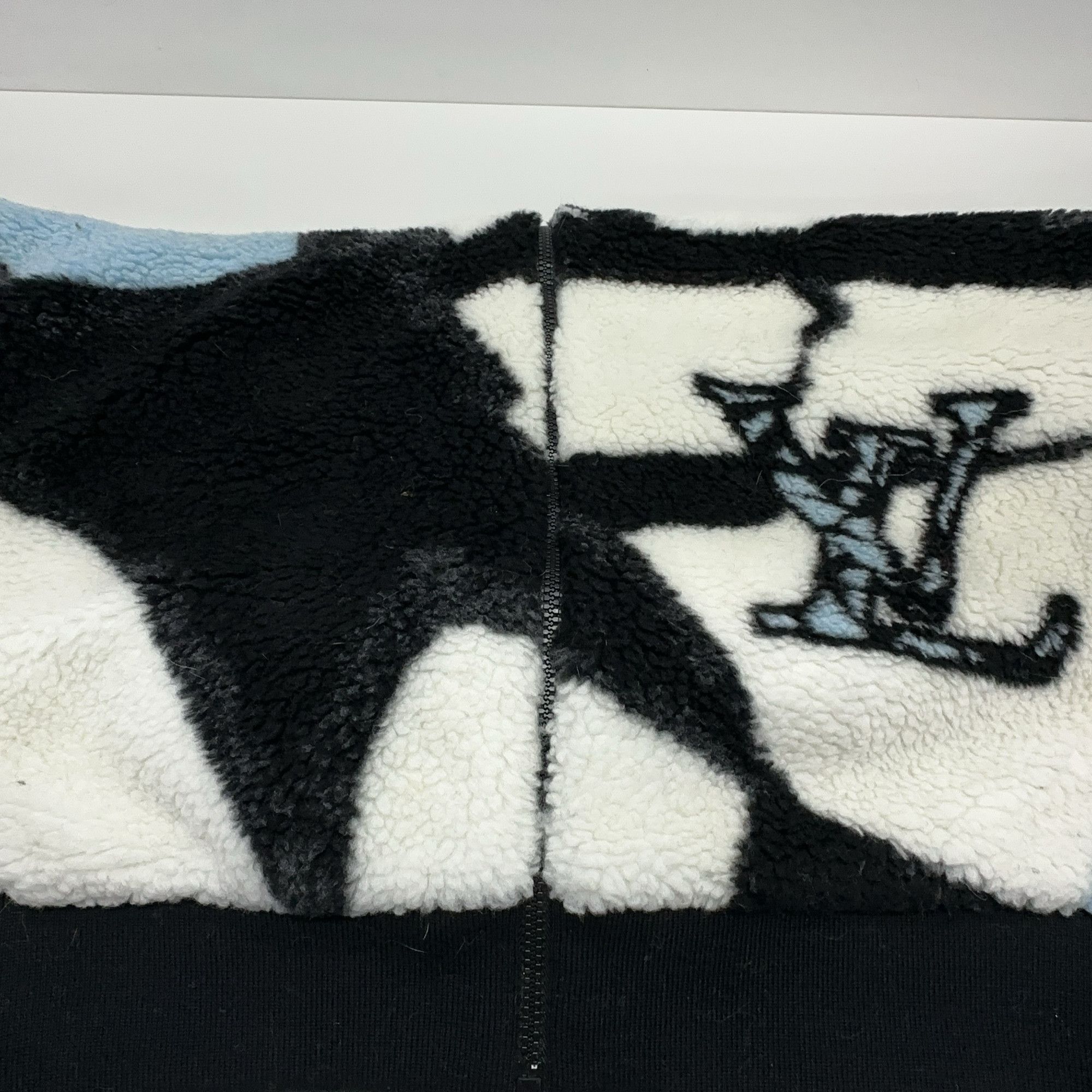 Louis Vuitton Louis Vuitton Abstract Monogram Fleece Jacket Size XL Size US XL / EU 56 / 4 - 7 Thumbnail