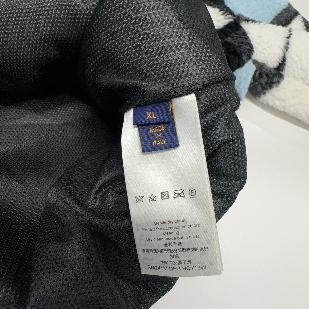 Louis Vuitton Louis Vuitton Abstract Monogram Fleece Jacket Size XL Size US XL / EU 56 / 4 - 3 Thumbnail
