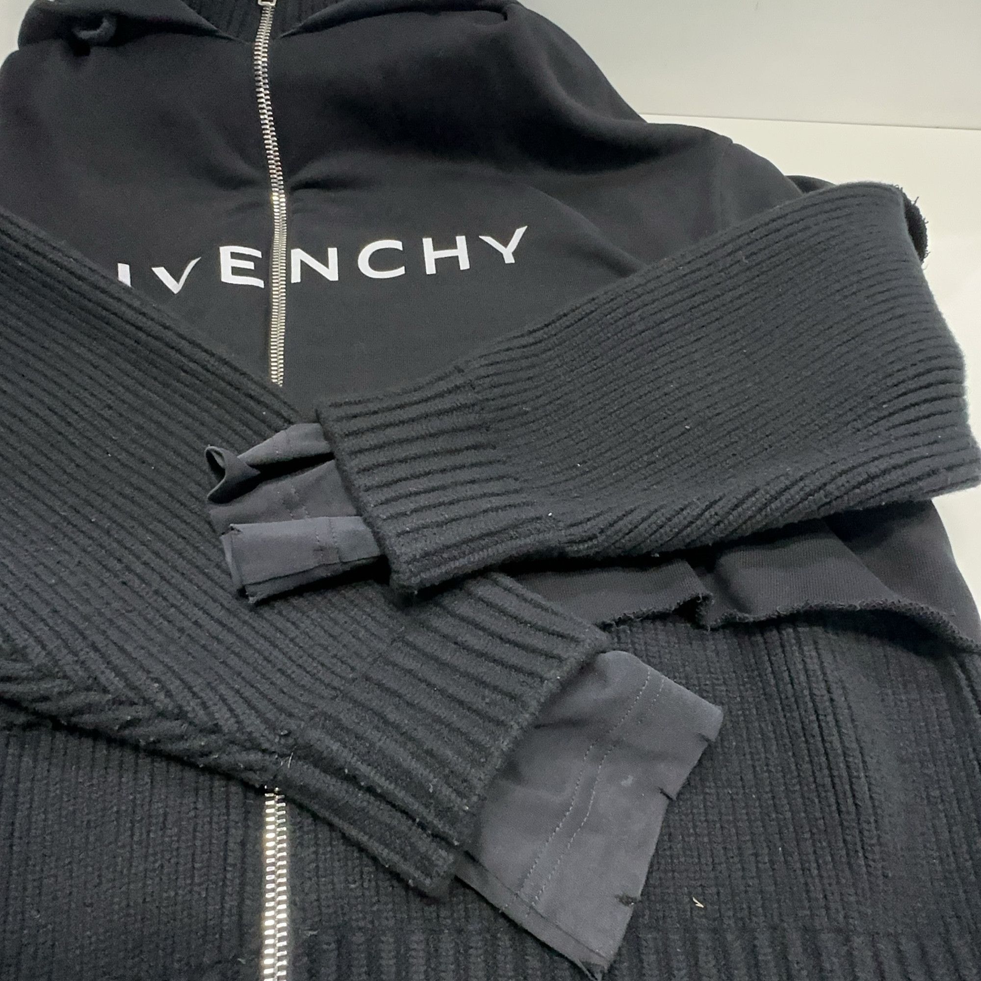 Givenchy Givenchy Logo Zip Hoodie Size S Size US S / EU 44-46 / 1 - 7 Thumbnail