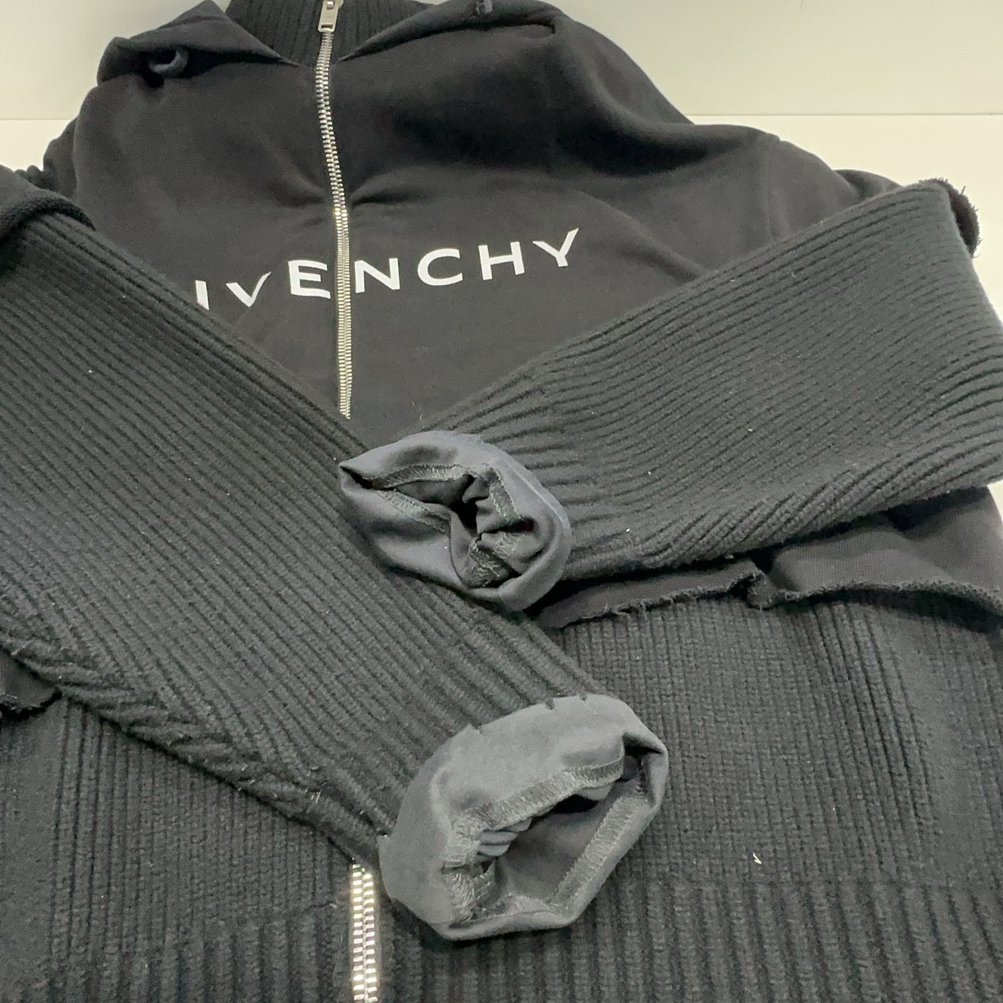 Givenchy Givenchy Logo Zip Hoodie Size S Size US S / EU 44-46 / 1 - 8 Thumbnail