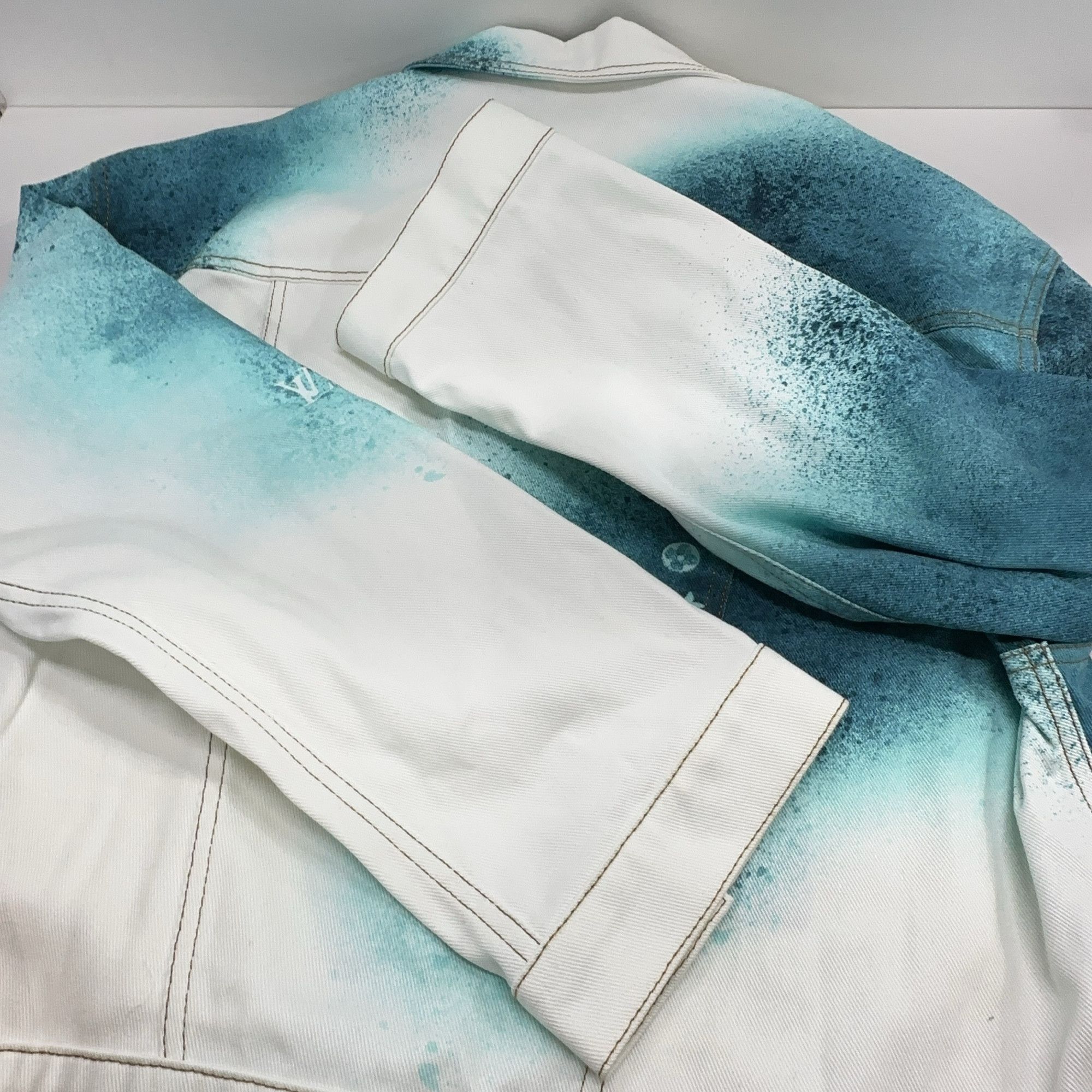 Louis Vuitton Louis Vuitton Spray Paint Denim Jacket Size 52 Size US L / EU 52-54 / 3 - 8 Thumbnail