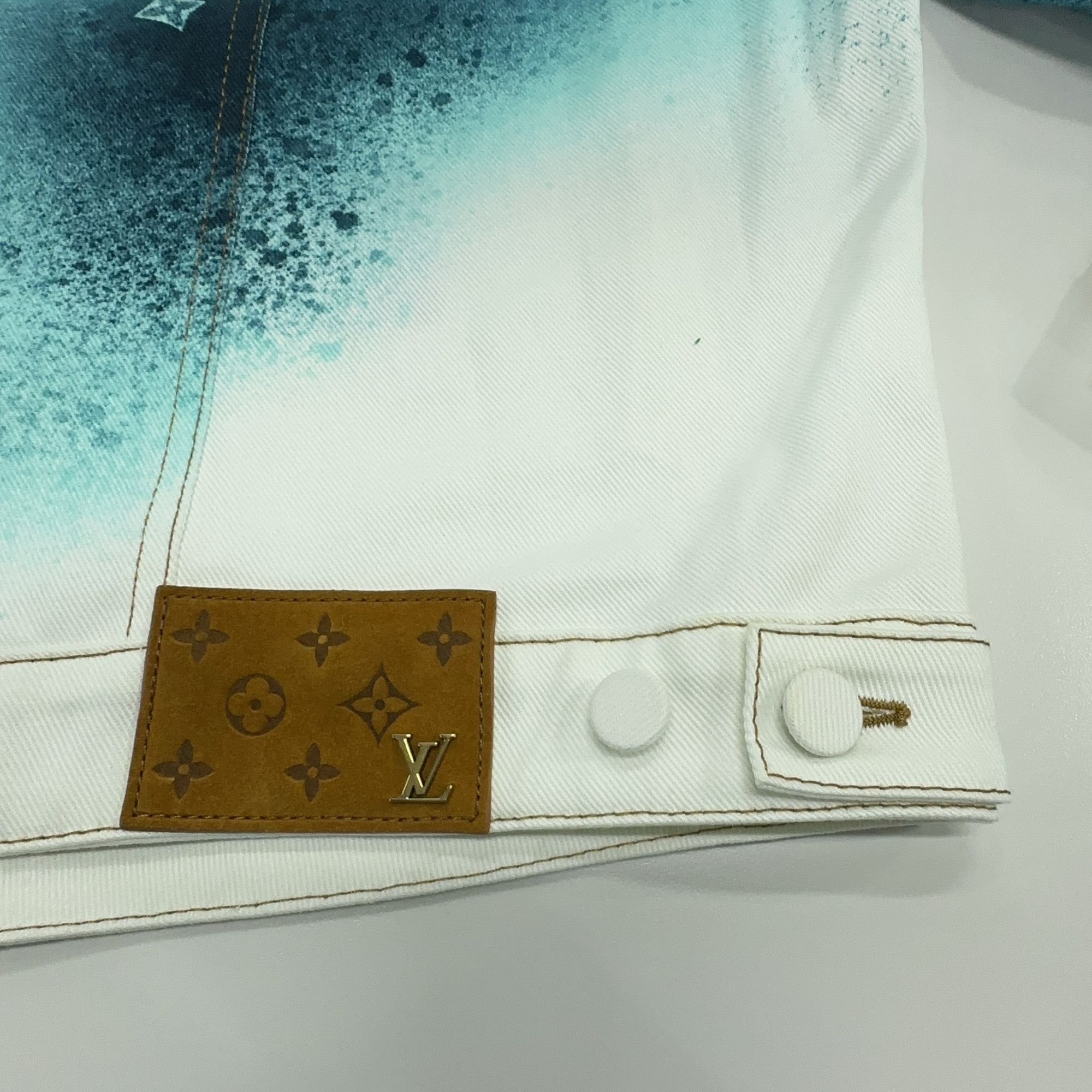 Louis Vuitton Louis Vuitton Spray Paint Denim Jacket Size 52 Size US L / EU 52-54 / 3 - 7 Thumbnail