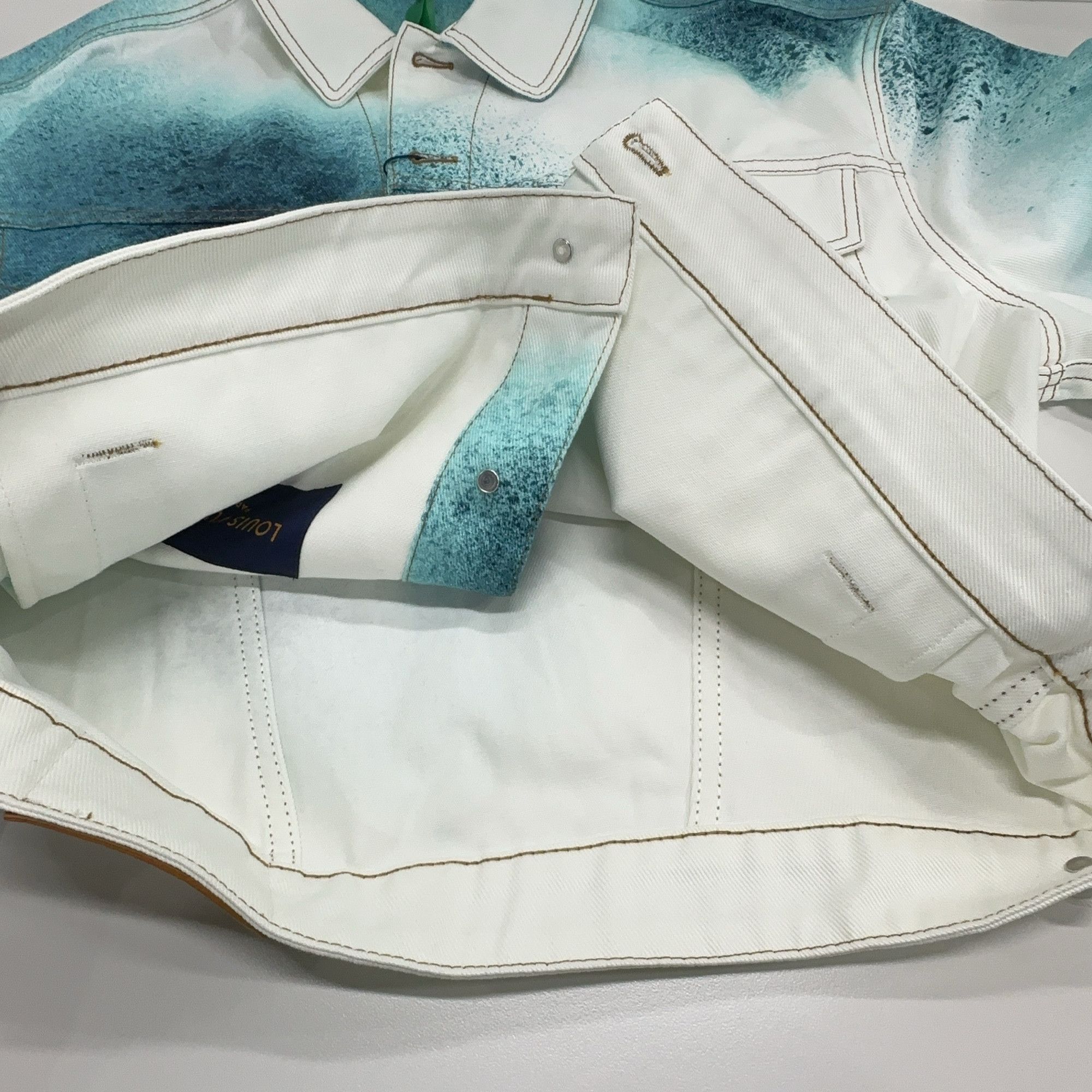 Louis Vuitton Louis Vuitton Spray Paint Denim Jacket Size 52 Size US L / EU 52-54 / 3 - 6 Thumbnail