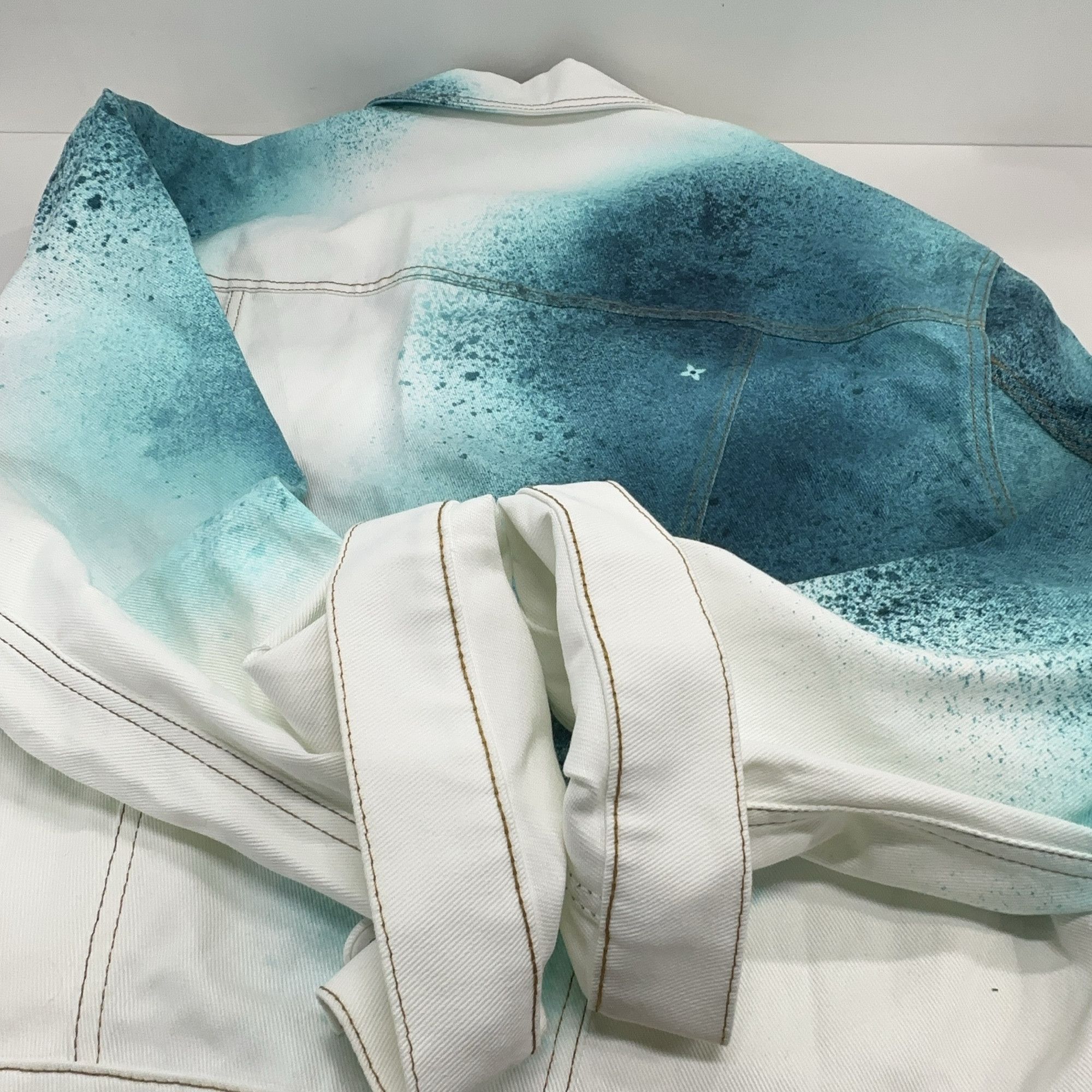 Louis Vuitton Louis Vuitton Spray Paint Denim Jacket Size 52 Size US L / EU 52-54 / 3 - 9 Thumbnail