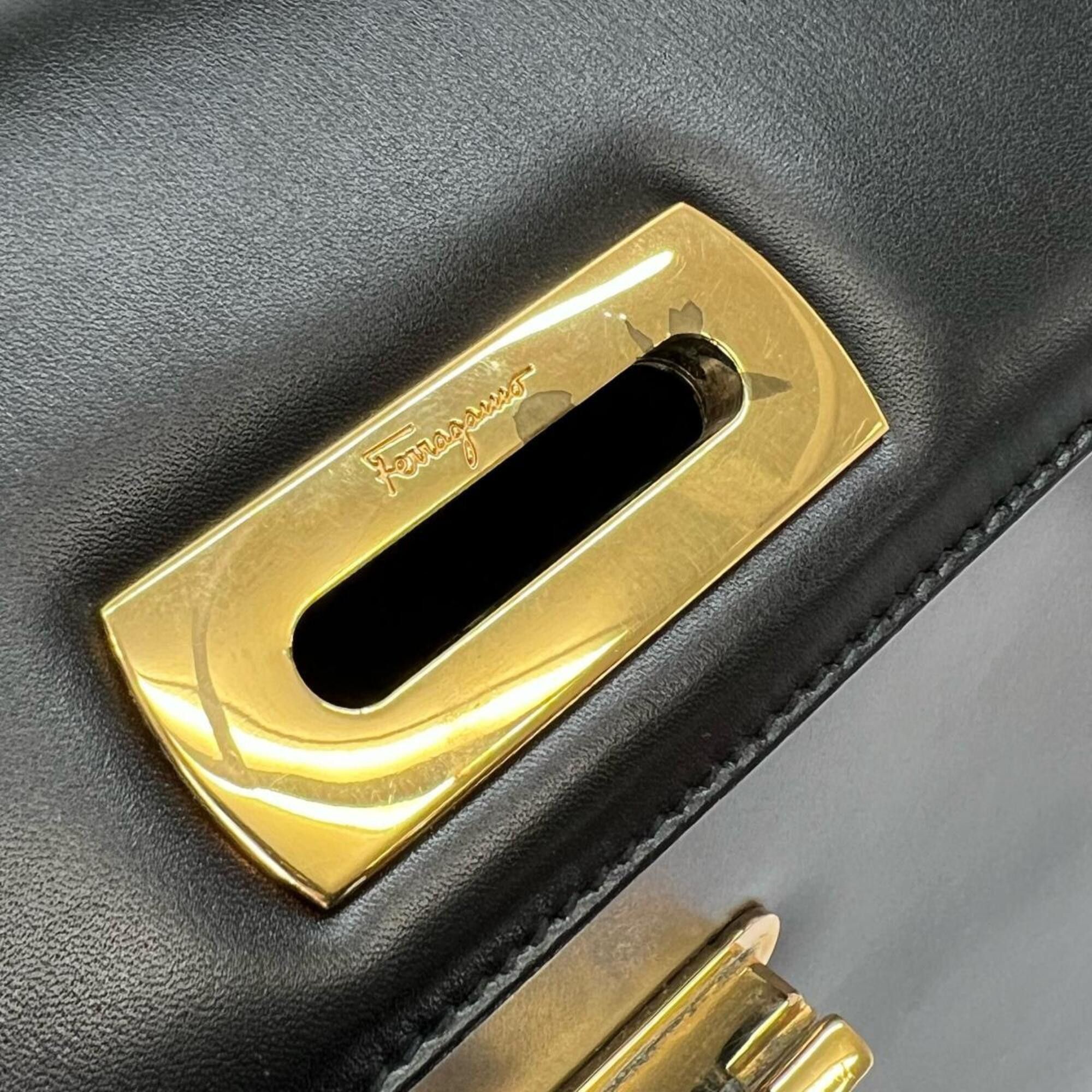 Salvatore Ferragamo Salvatore Ferragamo Compact Gancini Leather Handbag E210536 Black Size ONE SIZE - 16 Thumbnail