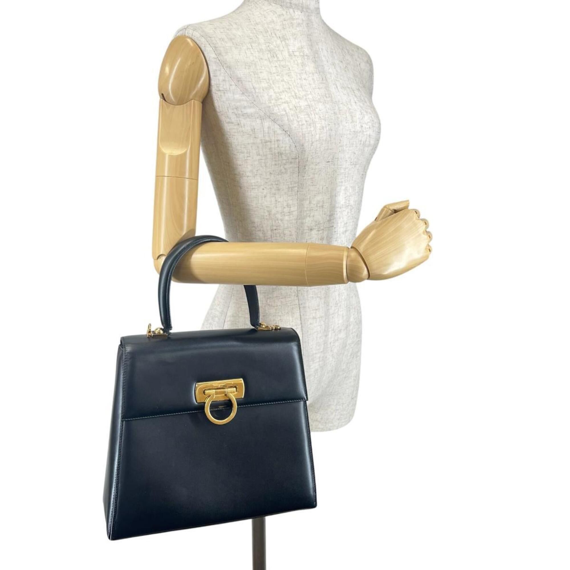 Salvatore Ferragamo Salvatore Ferragamo Compact Gancini Leather Handbag E210536 Black Size ONE SIZE - 20 Thumbnail