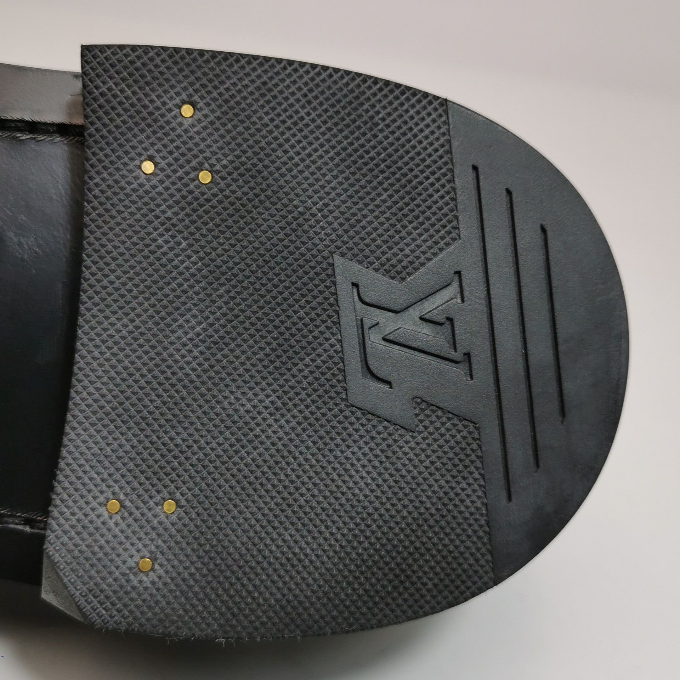 Louis Vuitton Louis Vuitton Men 8 Leather Size US 8 / EU 41 - 9 Thumbnail