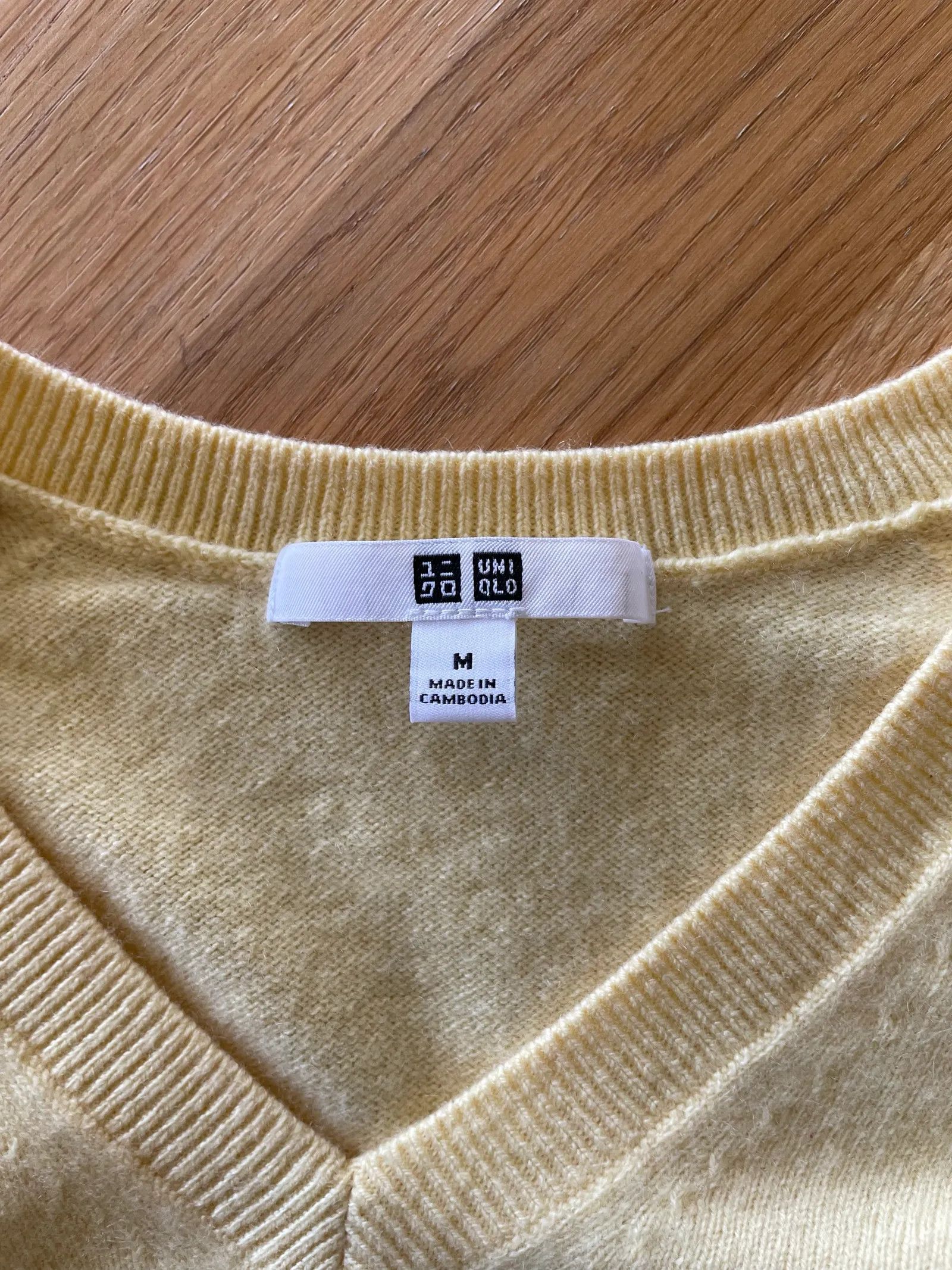 Uniqlo Uniqlo Sweater Size M / US 6-8 / IT 42-44 - 2 Thumbnail