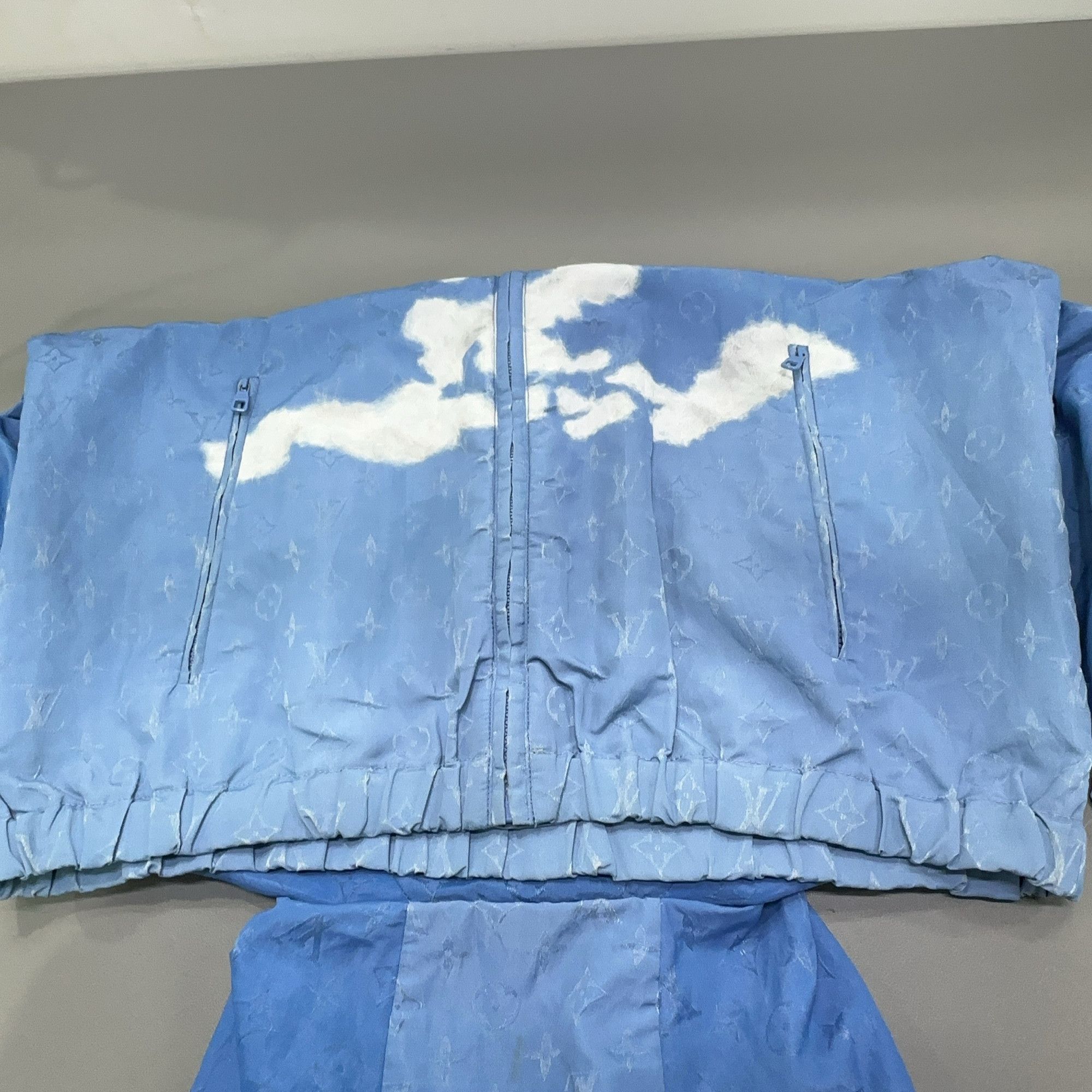 Louis Vuitton Louis Vuitton Monogram Clouds Windbreaker Size M Size US M / EU 48-50 / 2 - 12 Thumbnail