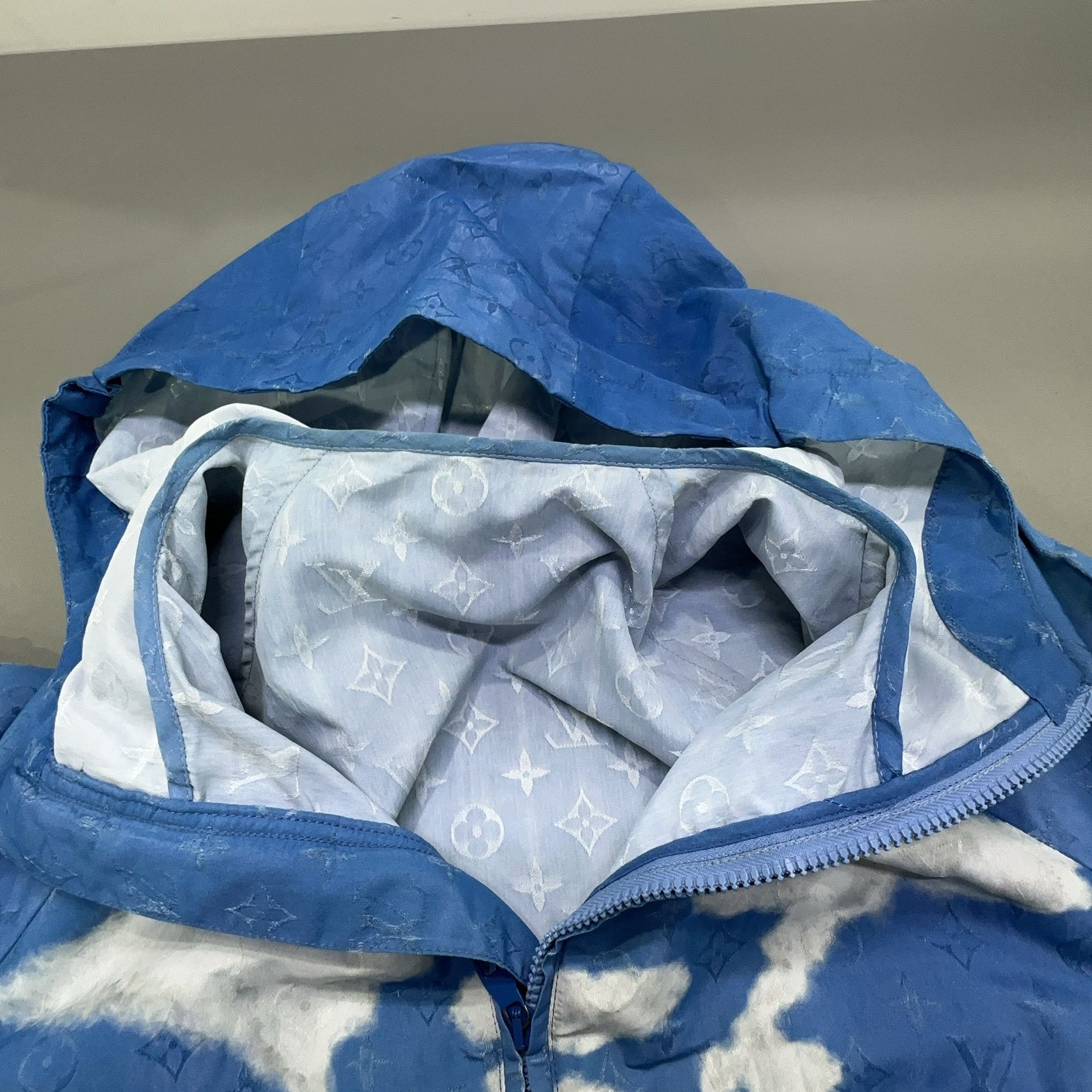 Louis Vuitton Louis Vuitton Monogram Clouds Windbreaker Size M Size US M / EU 48-50 / 2 - 5 Thumbnail