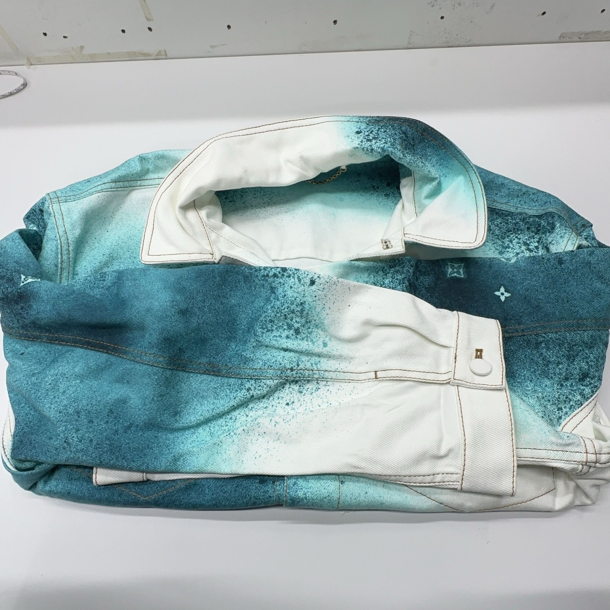 Louis Vuitton Louis Vuitton Spray Monogram Denim Jacket Size M Size US M / EU 48-50 / 2 - 5 Thumbnail