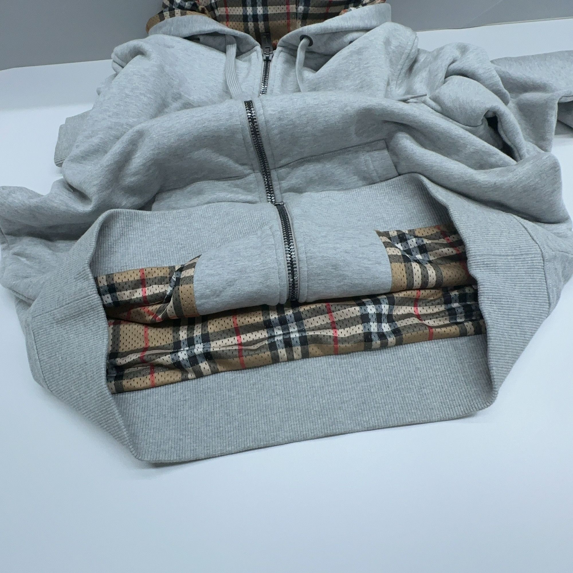 Burberry Burberry Check Lined Logo Patch Zip Hoodie Grey M Size US M / EU 48-50 / 2 - 6 Thumbnail