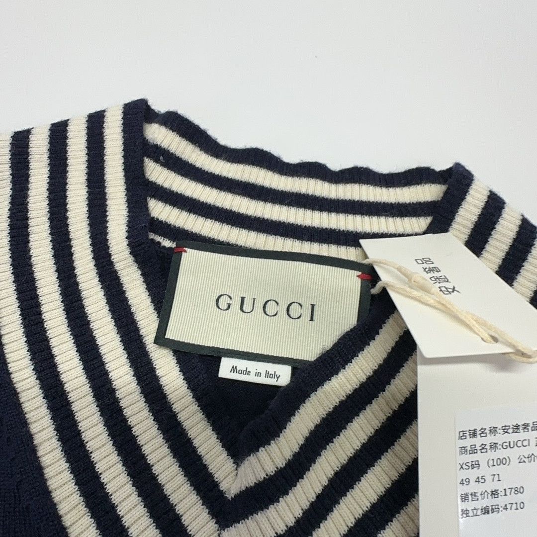 Gucci Gucci Bee Embroidered V-Neck Sweater Size XS Size US XS / EU 42 / 0 - 6 Thumbnail