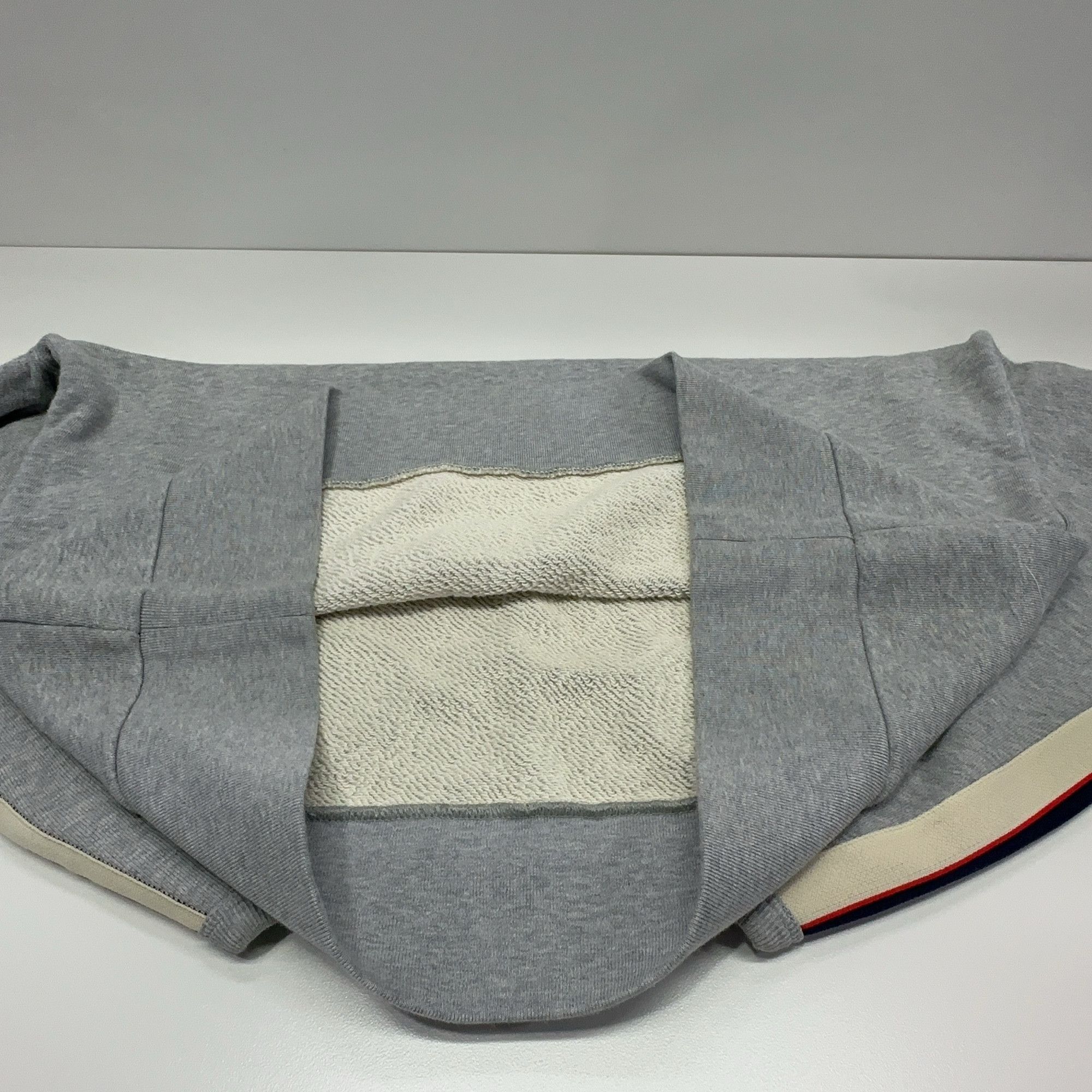 Gucci Gucci Logo Side Stripe Sweatshirt Size L Size US L / EU 52-54 / 3 - 9 Thumbnail