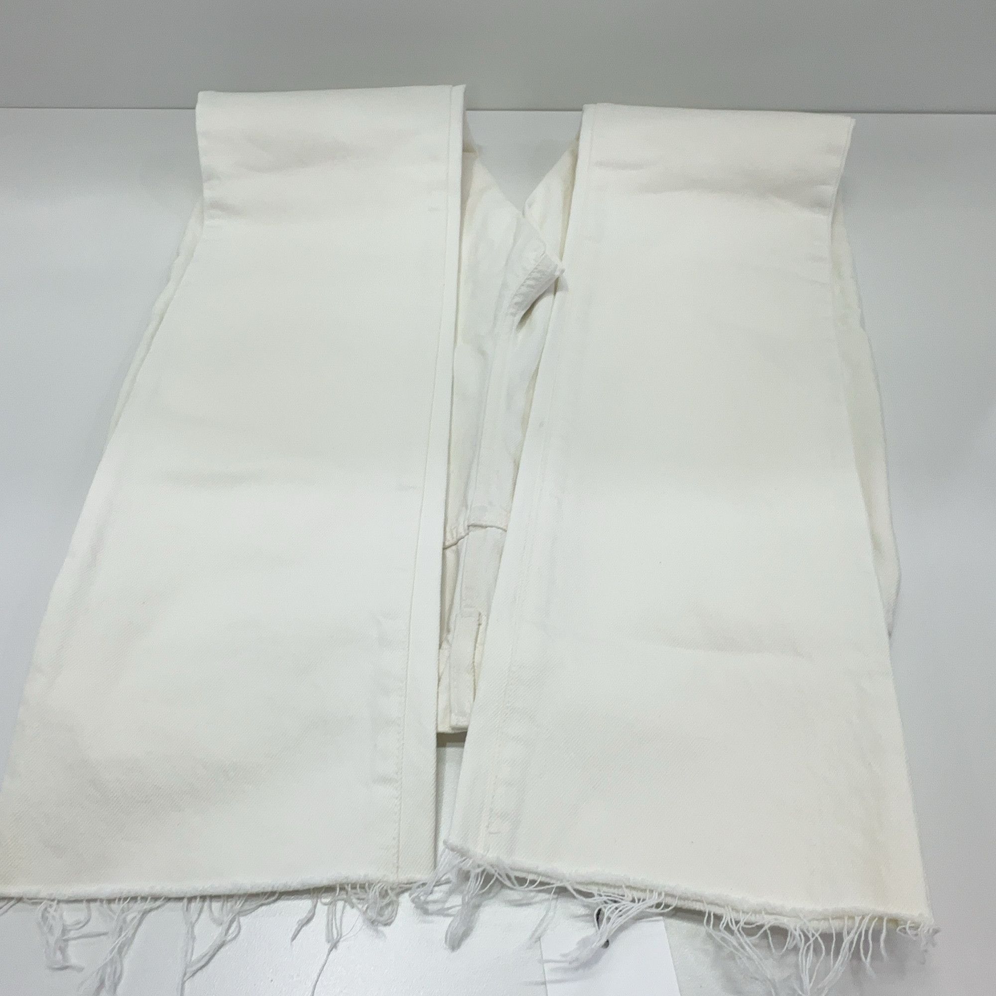 Gucci Gucci White Frayed Hem Denim Jeans Size 30 Size US 30 / EU 46 - 11 Thumbnail