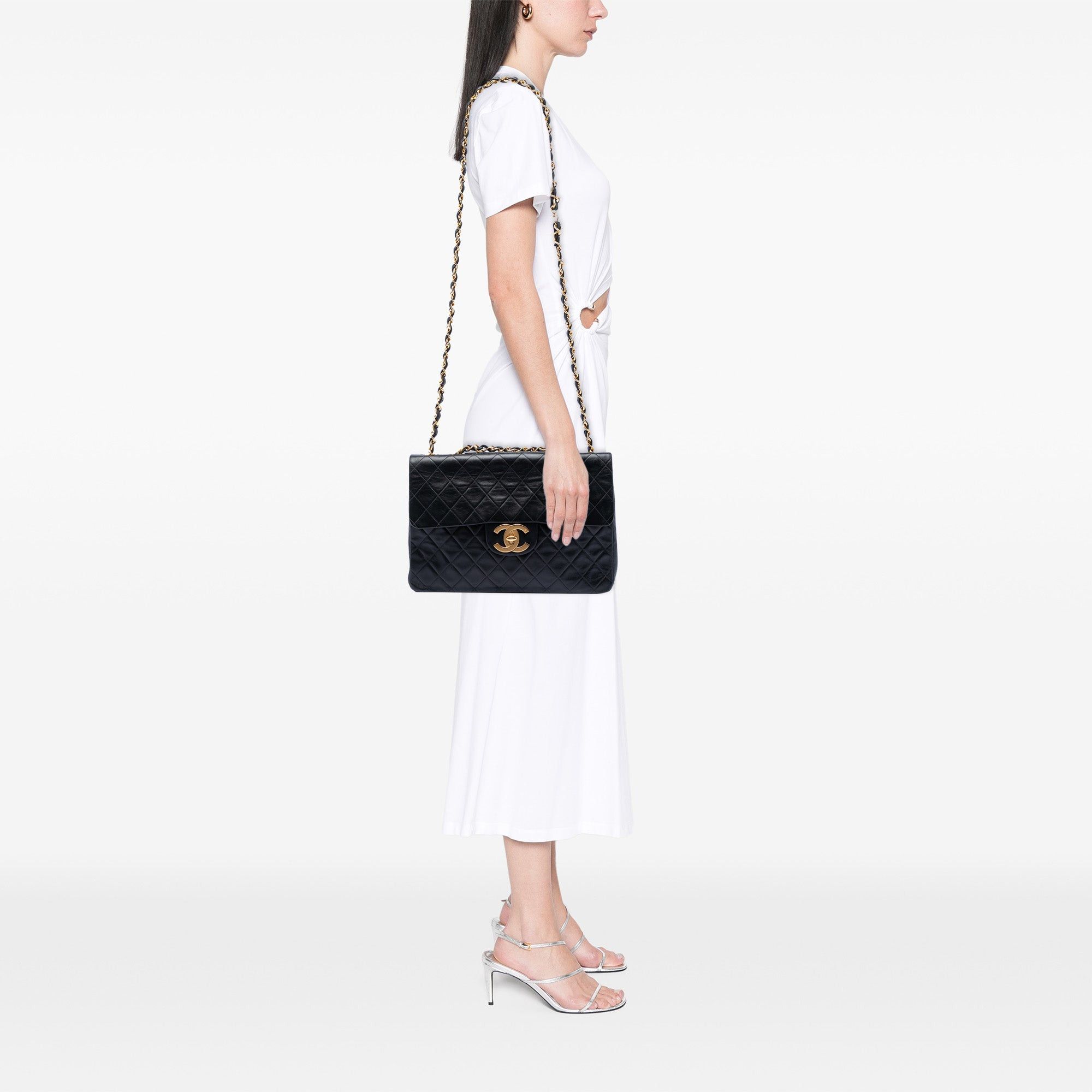 Chanel Maxi XL Classic Lambskin Single Flap Size ONE SIZE - 6 Thumbnail