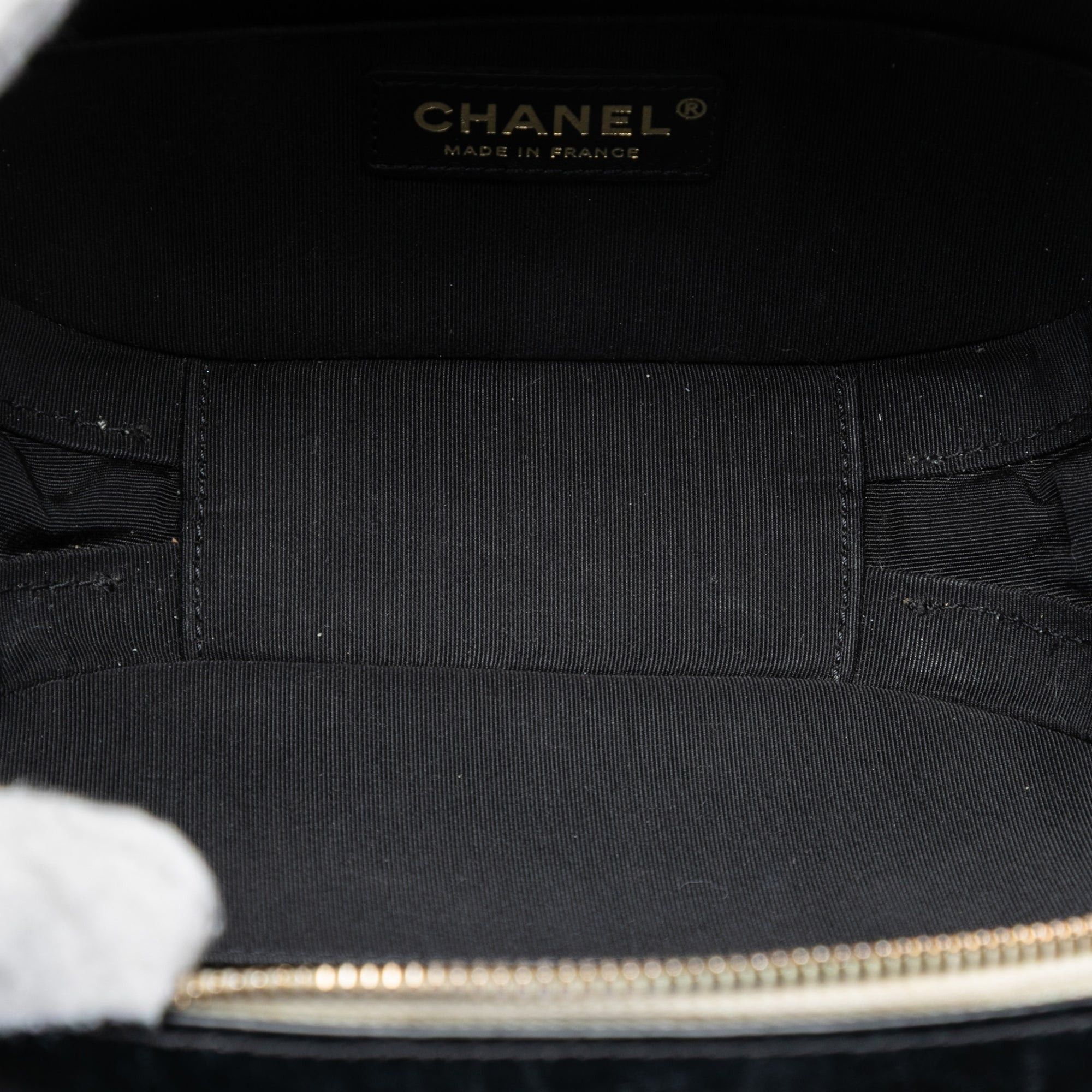Chanel Small CC Crumpled Calfskin Vanity Case Size ONE SIZE - 4 Thumbnail