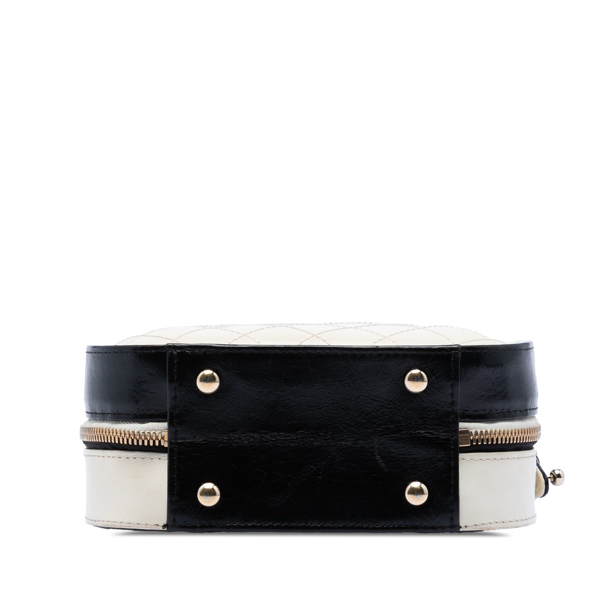 Chanel Small CC Crumpled Calfskin Vanity Case Size ONE SIZE - 3 Thumbnail